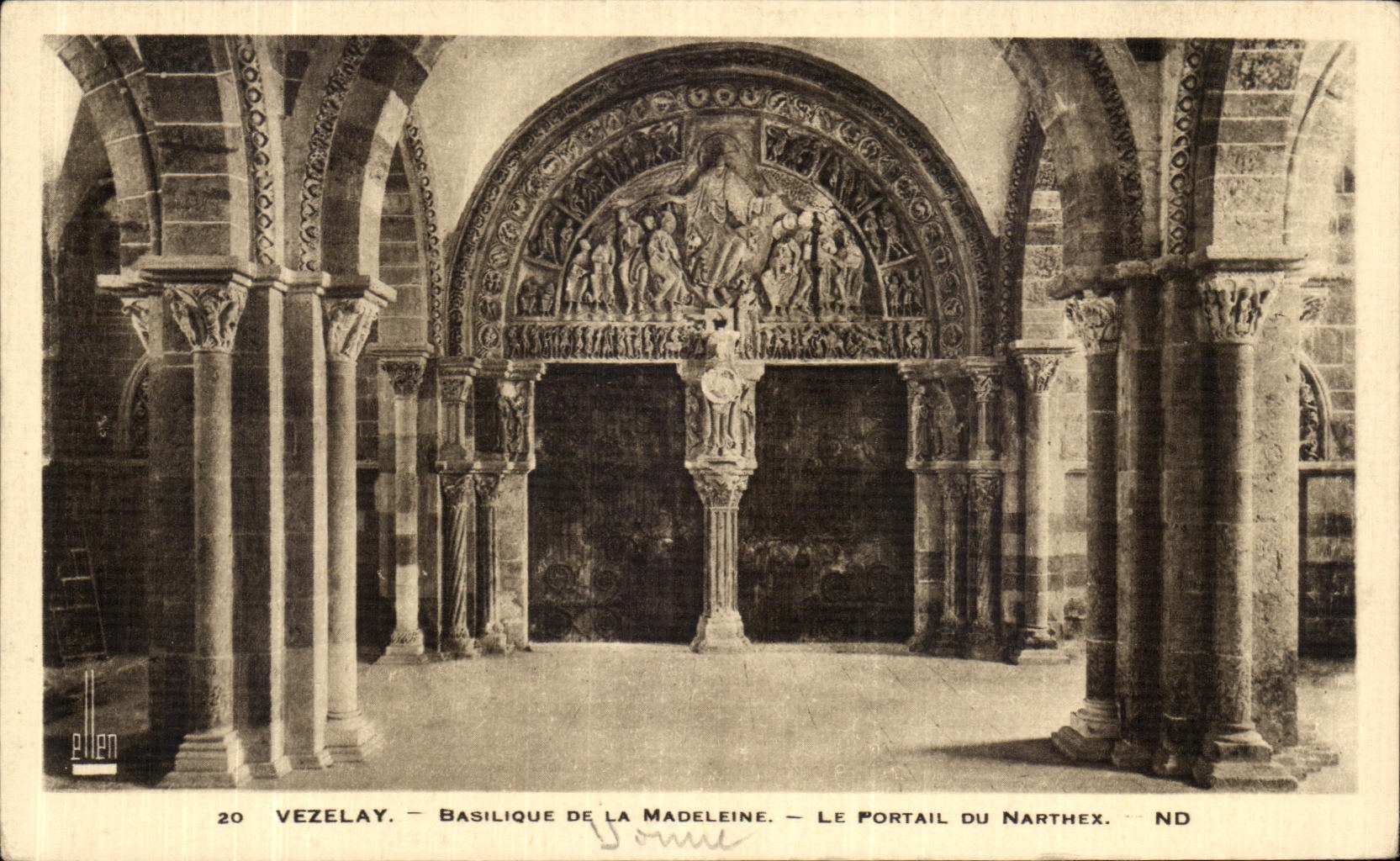 CPA Vezelay Basilique de la Madeleine Le portail du Narthex