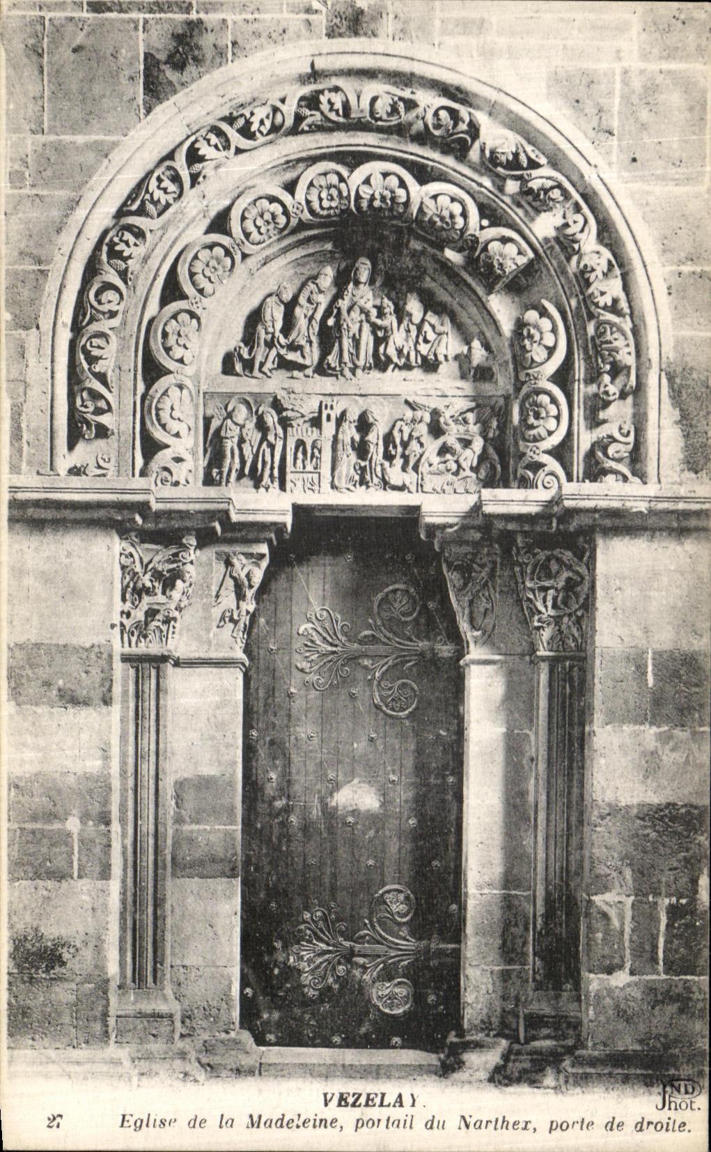 CPA Vezelay Eglise de la Madeleine Portail du Narthex Porte de Droite
