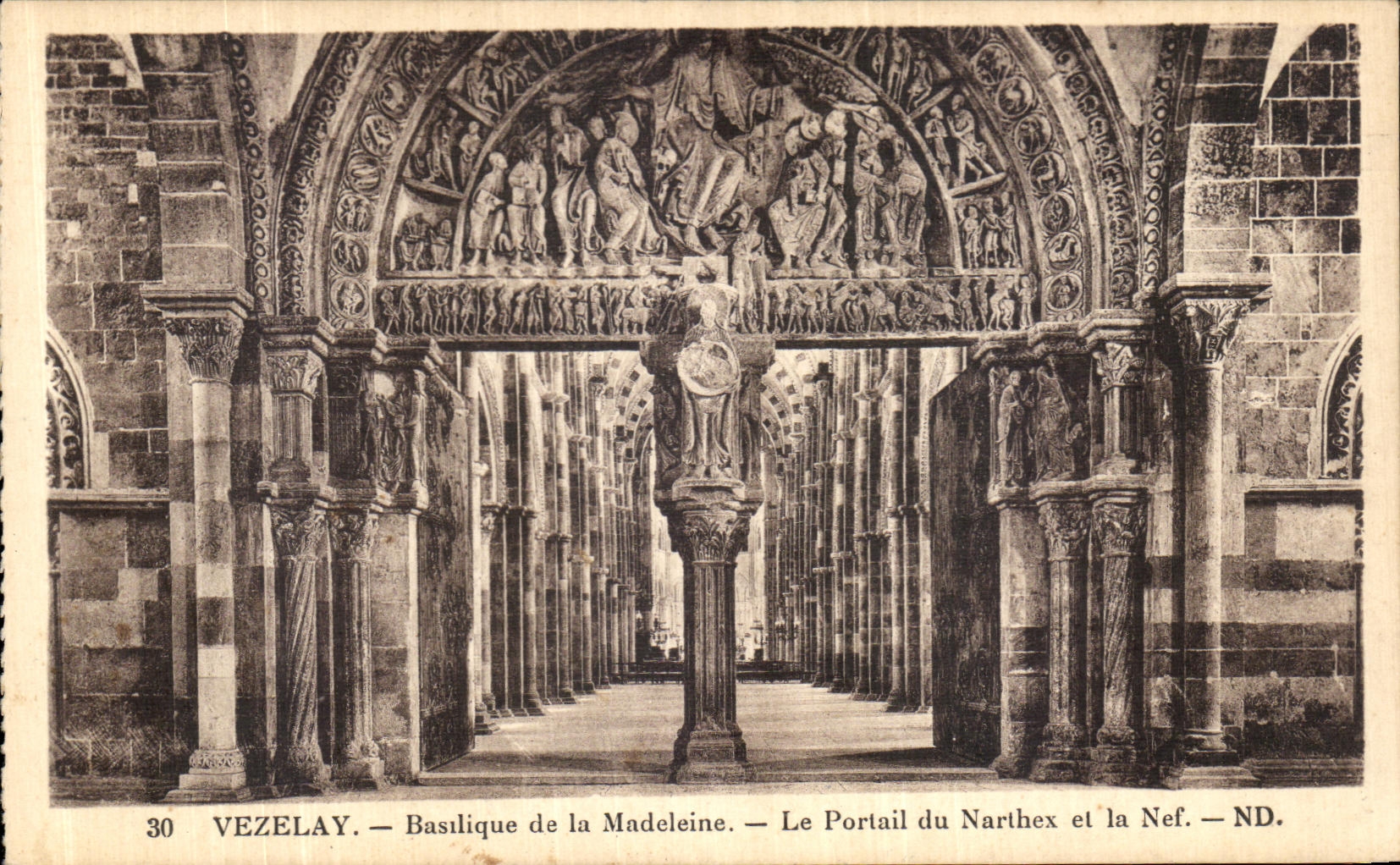 CPA Vezelay Basilique de la Madeleine Portail du Narthex Et la Nef