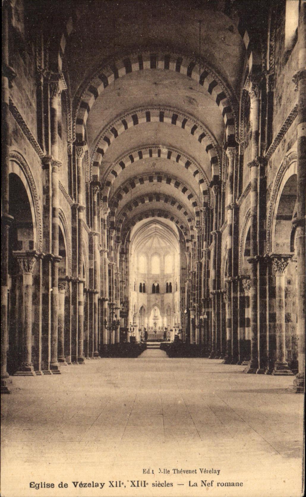 CPA Eglise de Vezelay La Nef
