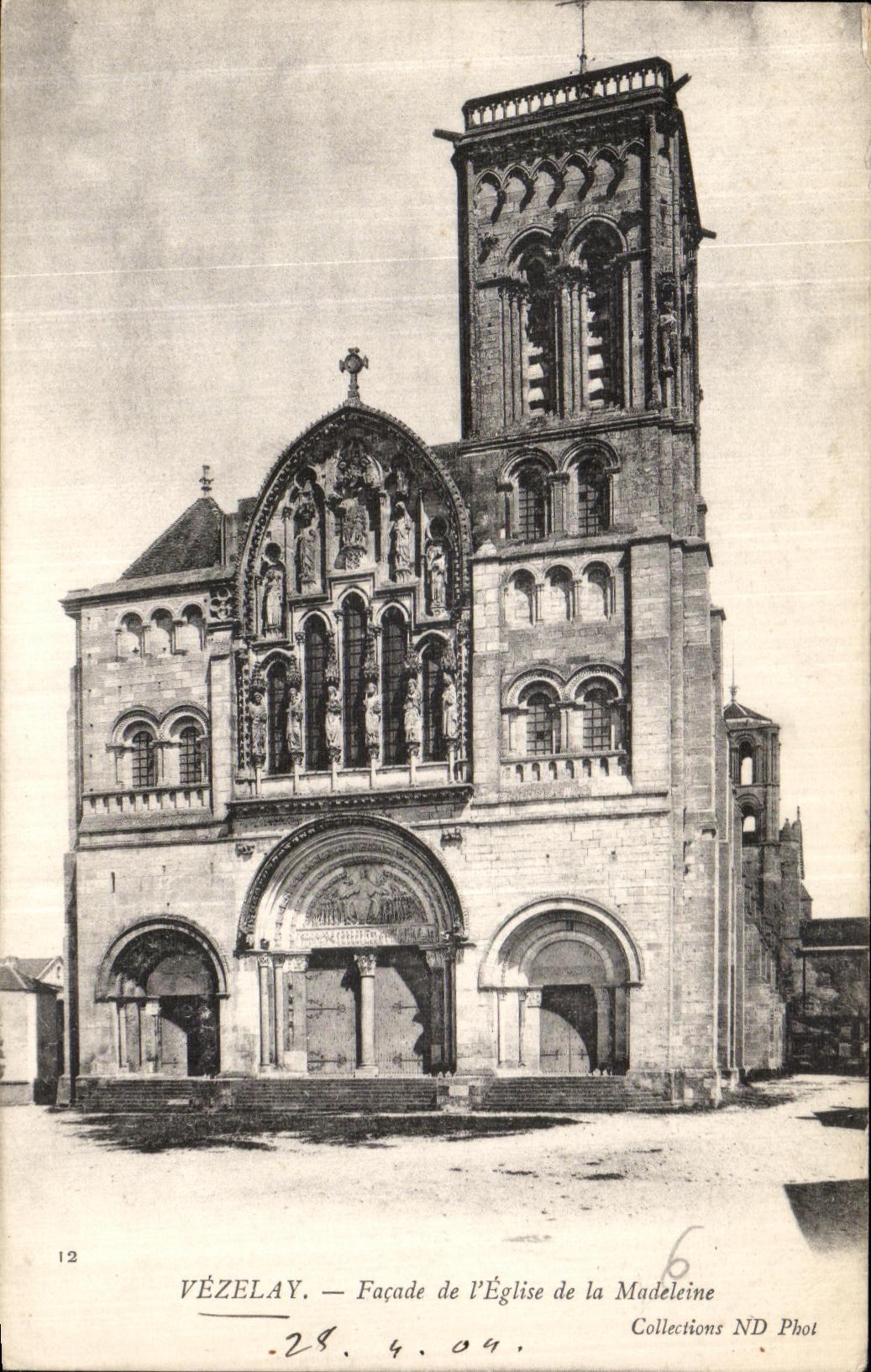 CPA Vezelay Facade Eglise de la Madeleine 