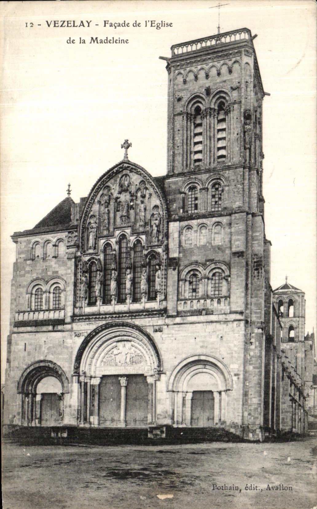 CPA Vezelay Facade Eglise de la madeleine