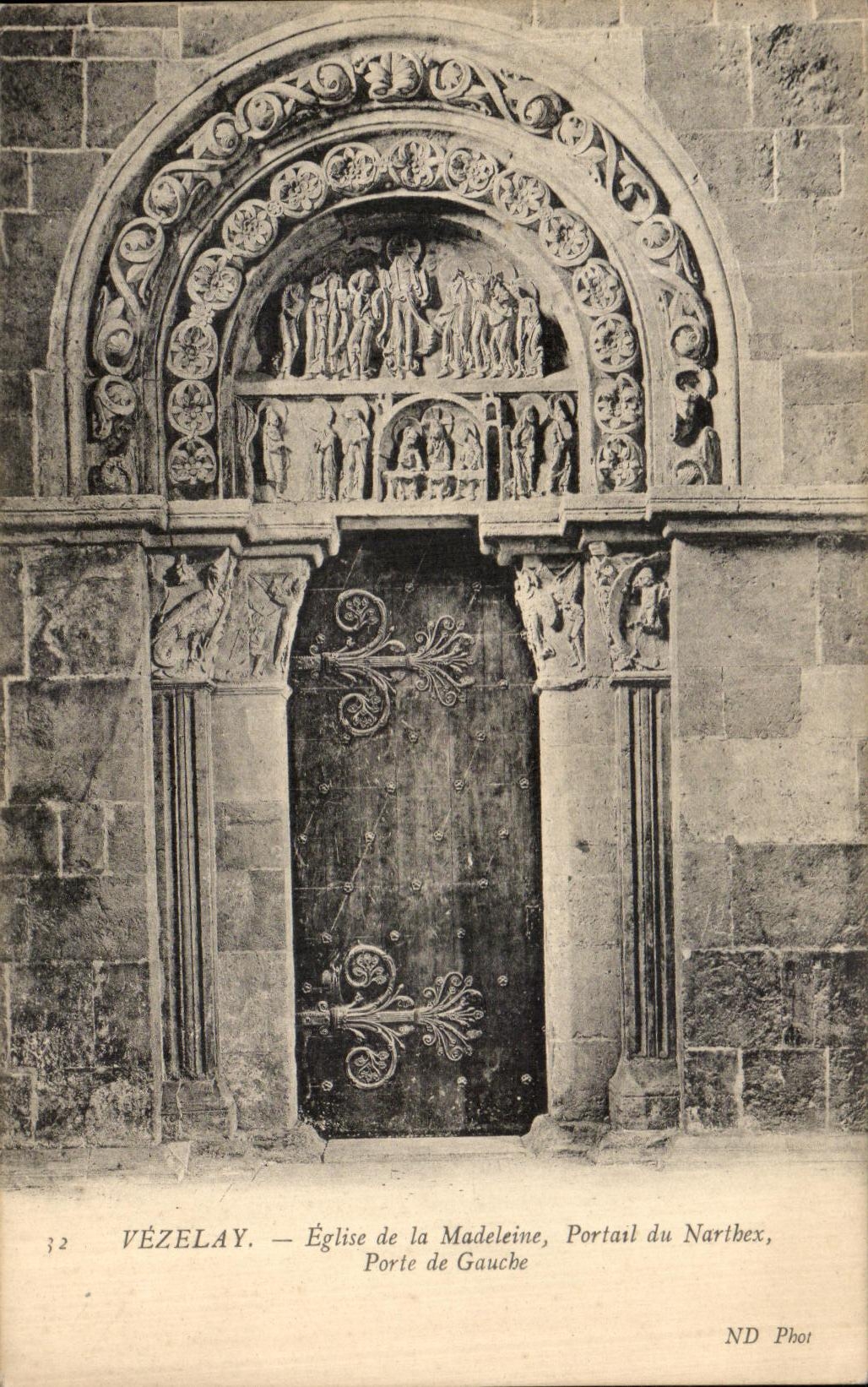 CPA Vezelay Eglise de la Madeleine Portail de Narthex Porte de Gauche