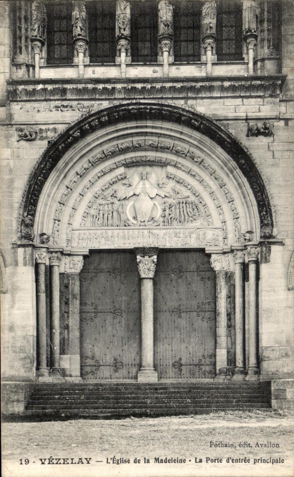 CPA Vezelay Eglise de la Madeleine La Porte d Entree Prinicipale