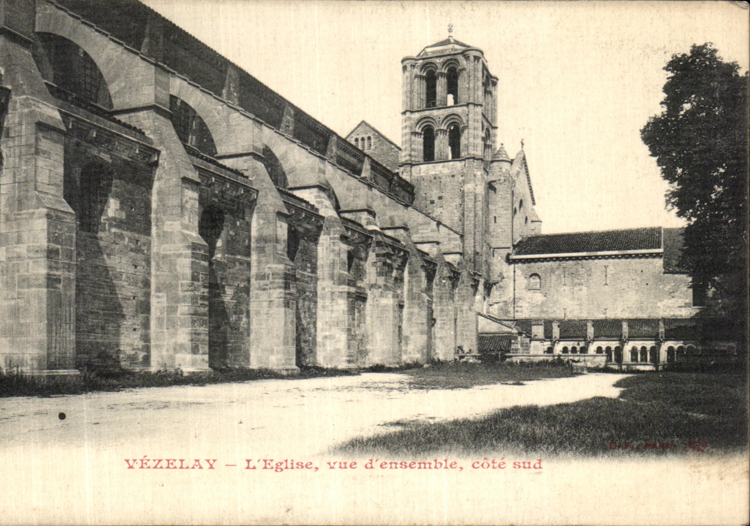 CPA Vezelay Eglise Vue d ensemble Cote Sud