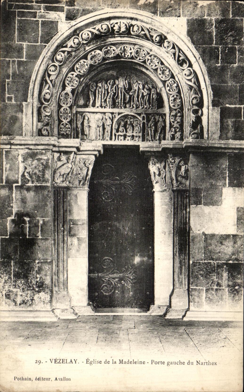 CPA Vezelay Eglise de la Madeleine Porte Gauche du Narthex