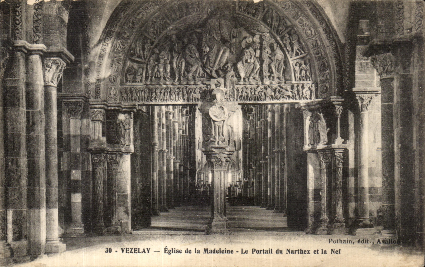CPA Vezelay Eglise de la Madeleine Le Portail du Narthex et la Nef