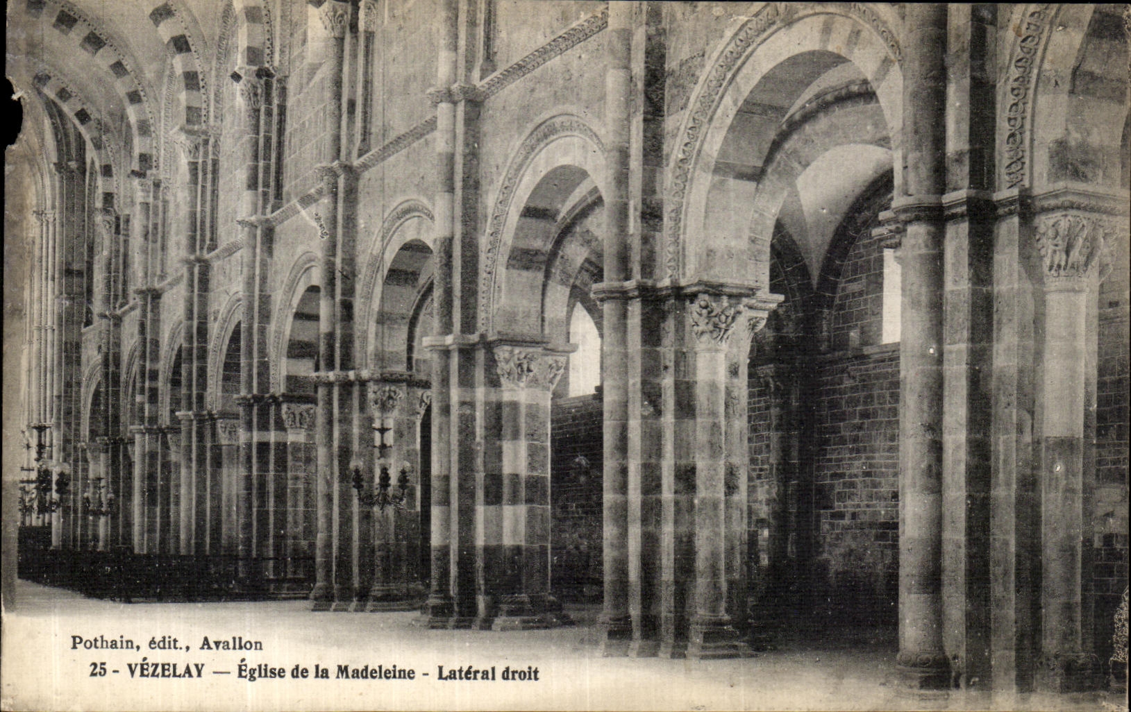 CPA Vezelay Eglise de la Madeleine Lateral droit