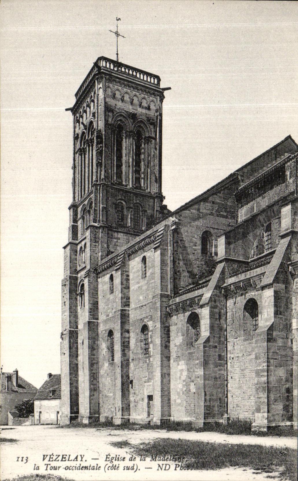 CPA Vezelay Eglise de la Madeleine La Tour Occidentale