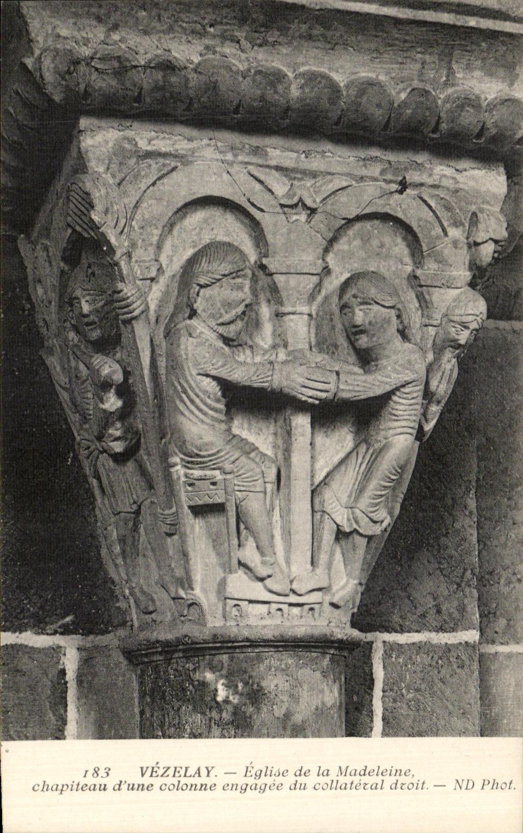 CPA Vezelay Eglise de la Madeleine Chapiteau d une colonne engagee du collateral droit