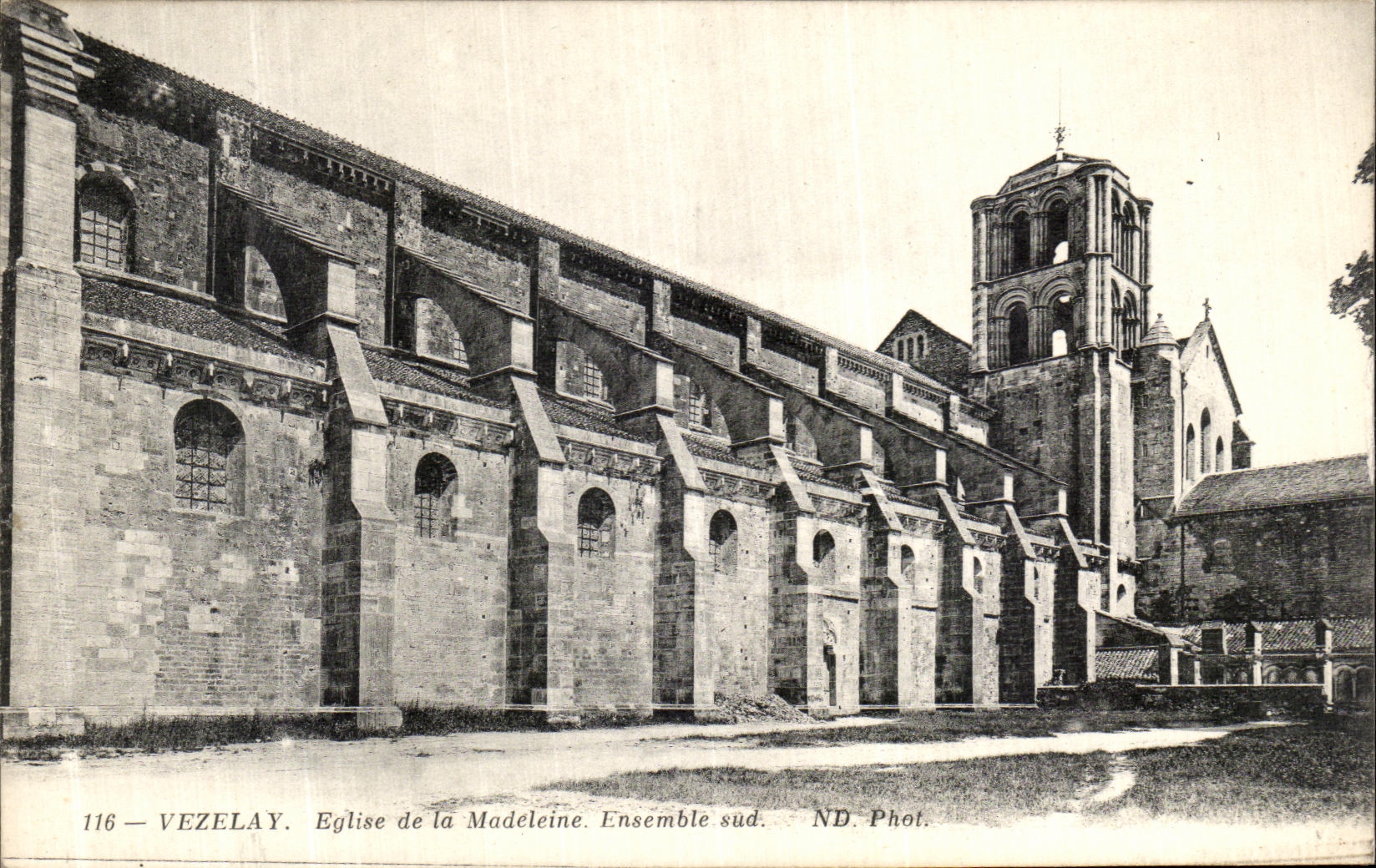 CPA Vezelay Eglise de la Madeleine Ensemble Sud