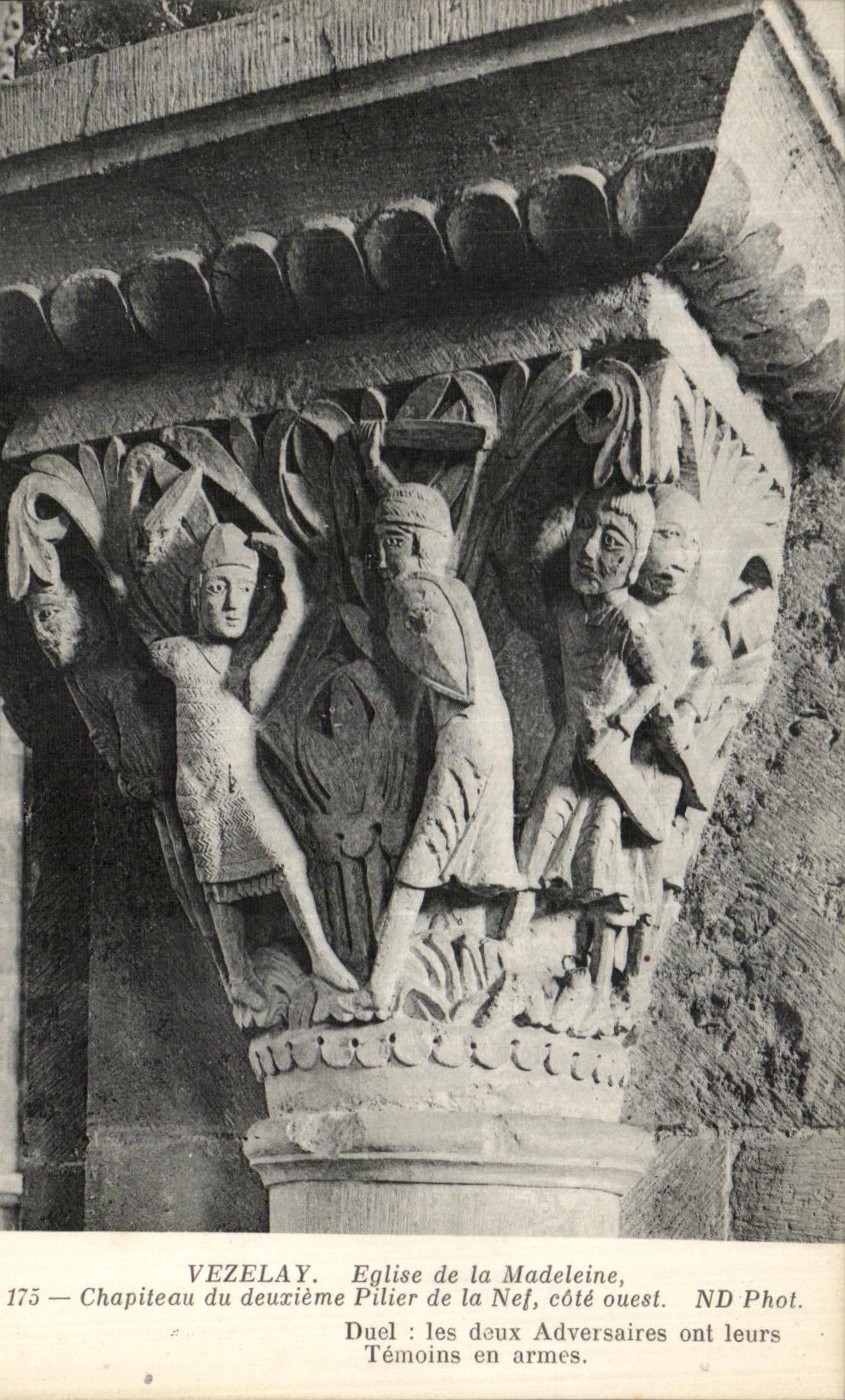 CPA Vezelay Eglise de la Madeleine Chapiteau du Premier Pilier De la Nef Cote Ouest