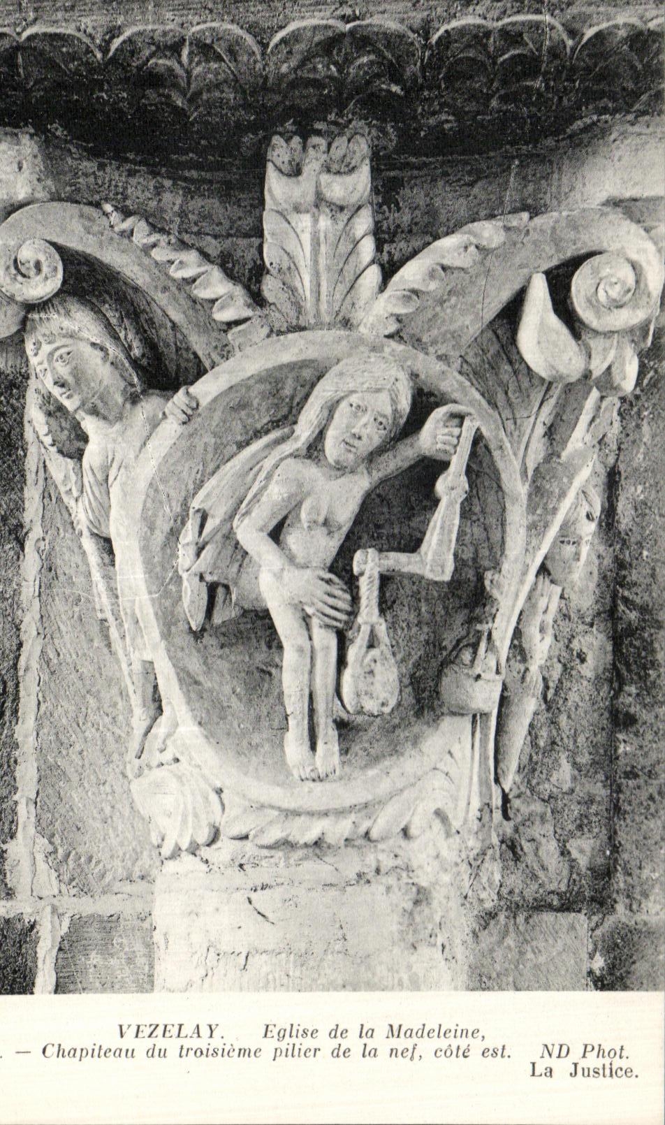 CPA Vezelay Eglise de la Madeleine Chapiteau du Premier Pilier De la Nef Cote Ouest La justice