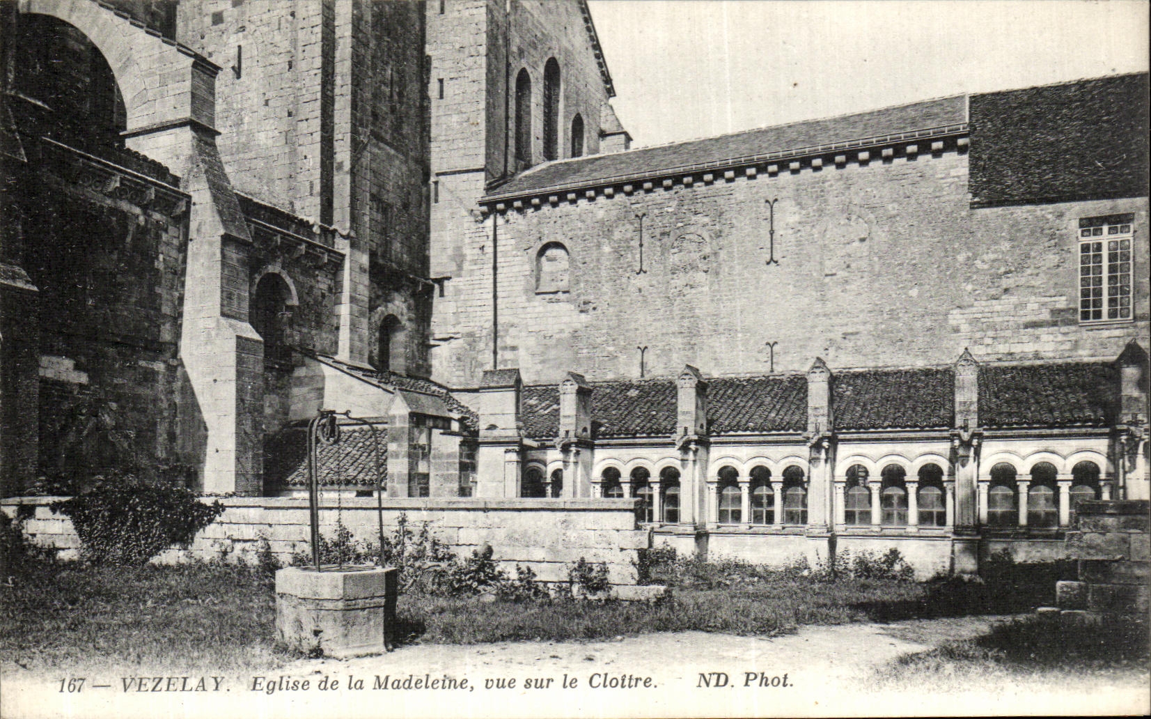 CPA Vezelay Eglise de la Madeleine Vue Sur le Cloire