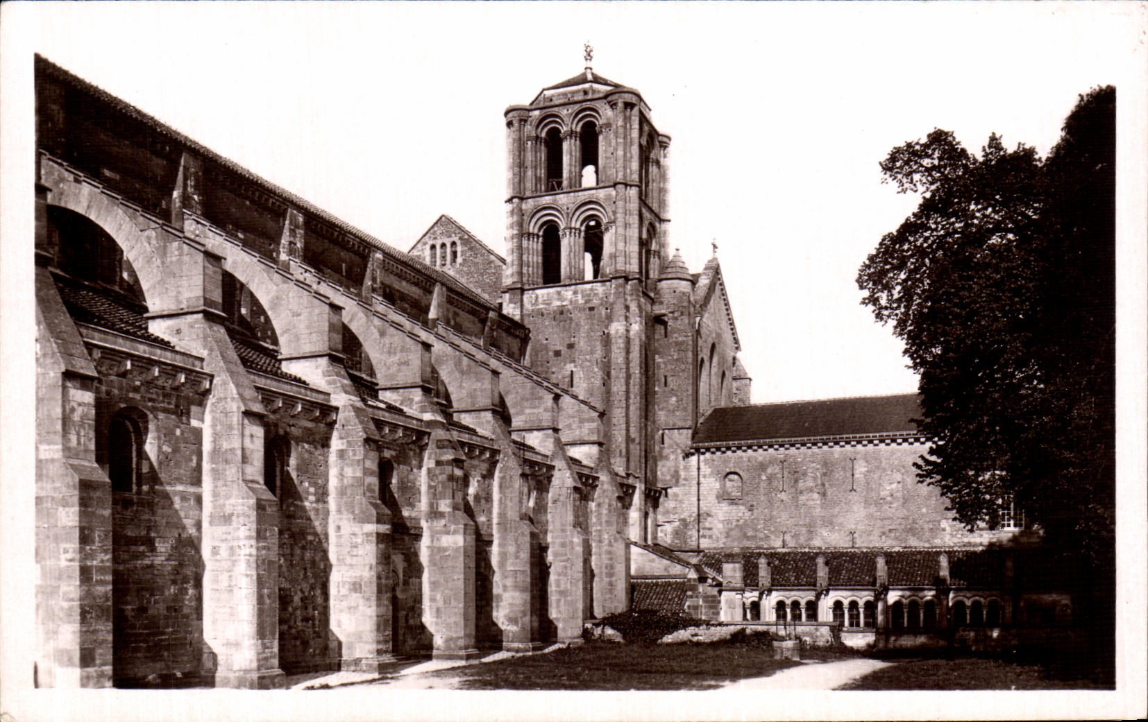 CPA Vezelay Basilique de la Madeleine Portail du Narthex 