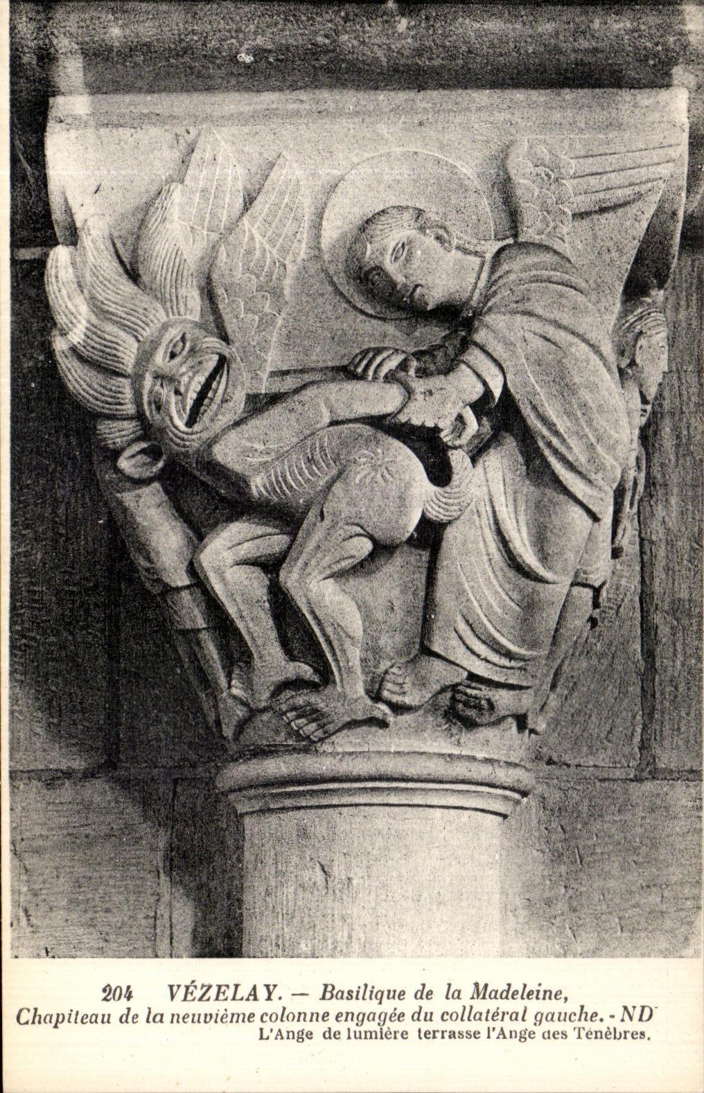 CPA Vezelay Basilique de la Madeleine Chapiteau de la neuviemme colonne l ange de lumiere