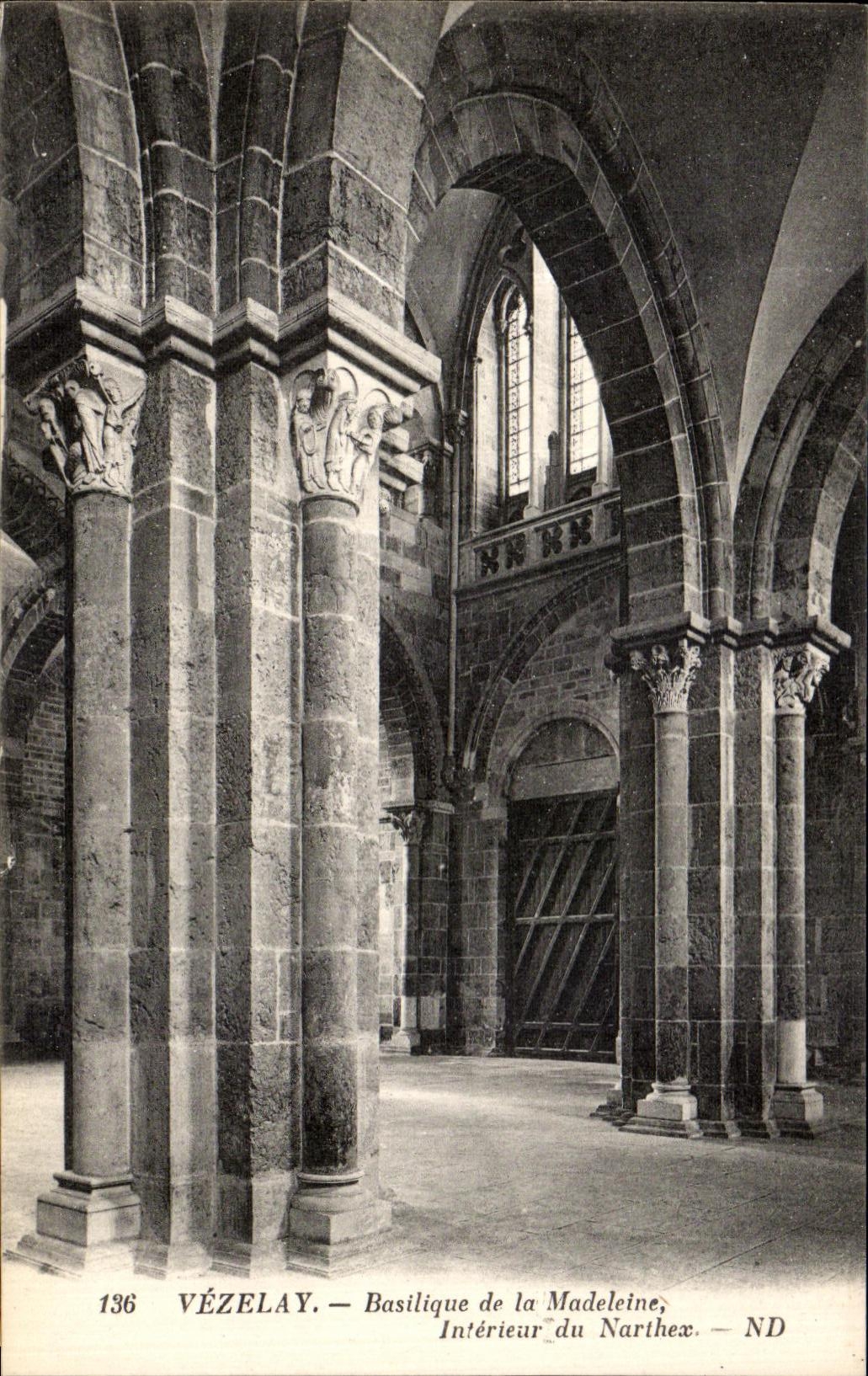 CPA Vezelay Basilique de la Madeleine Interieur du Narthex 