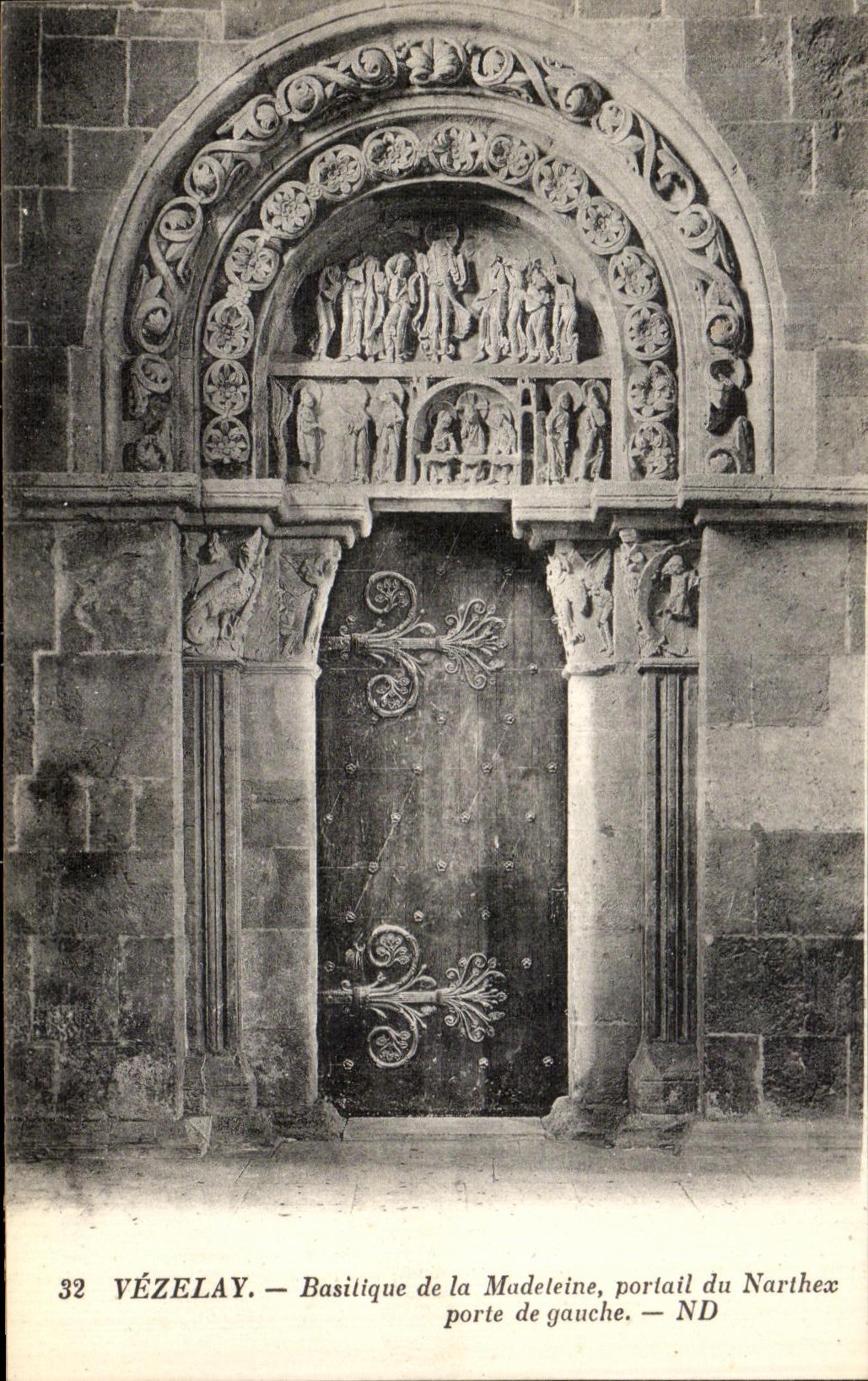 CPA Vezelay Basilique de la Madeleine Portail du Narthex Porte de Gauche 
