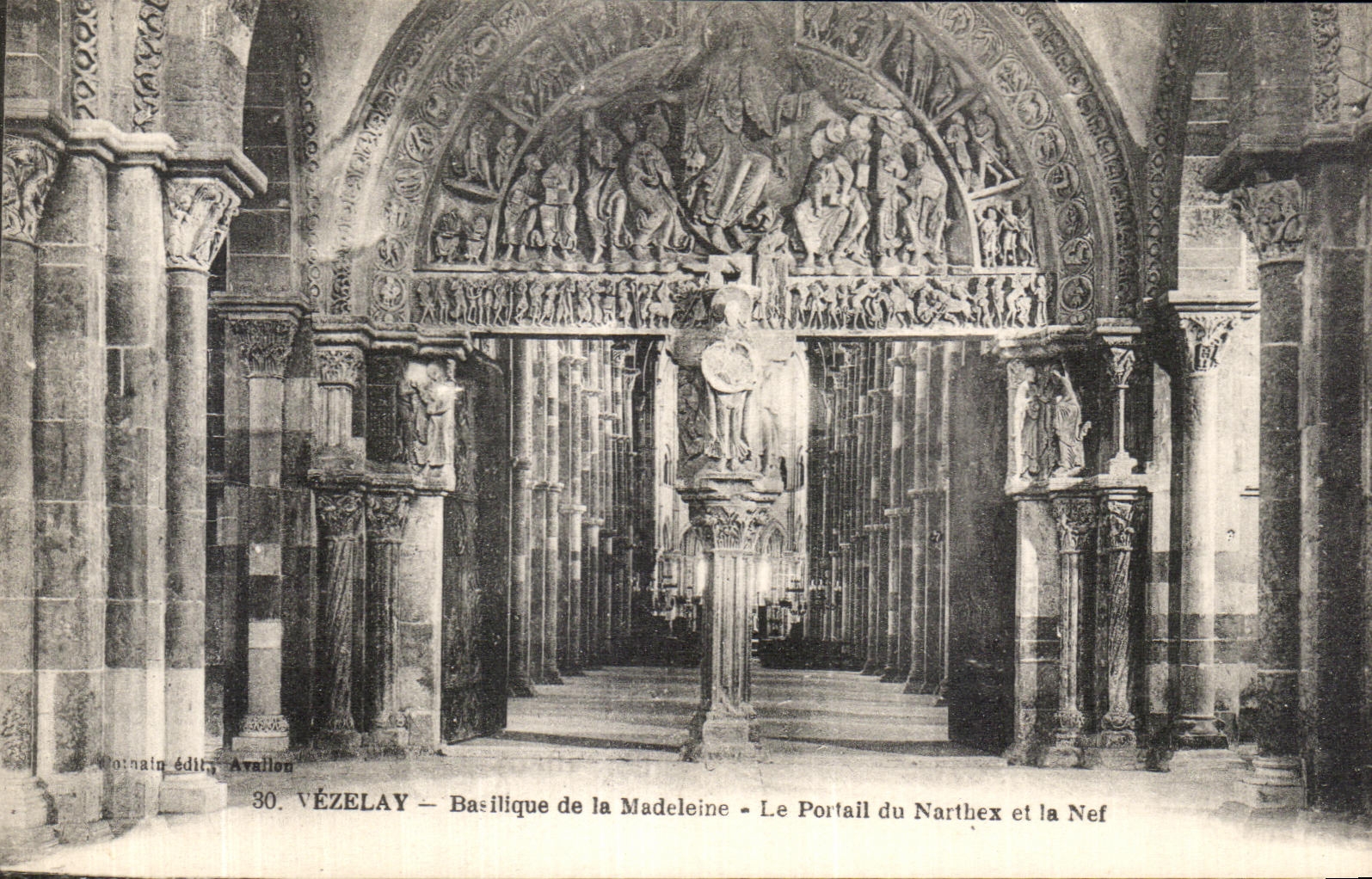 CPA Vezelay Basilique de la Madeleine Le Portail du Narthex et la Nef 