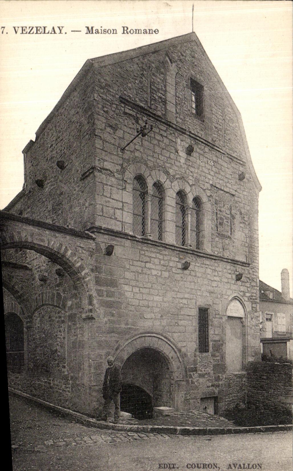 CPA Vezelay Maison Romane 