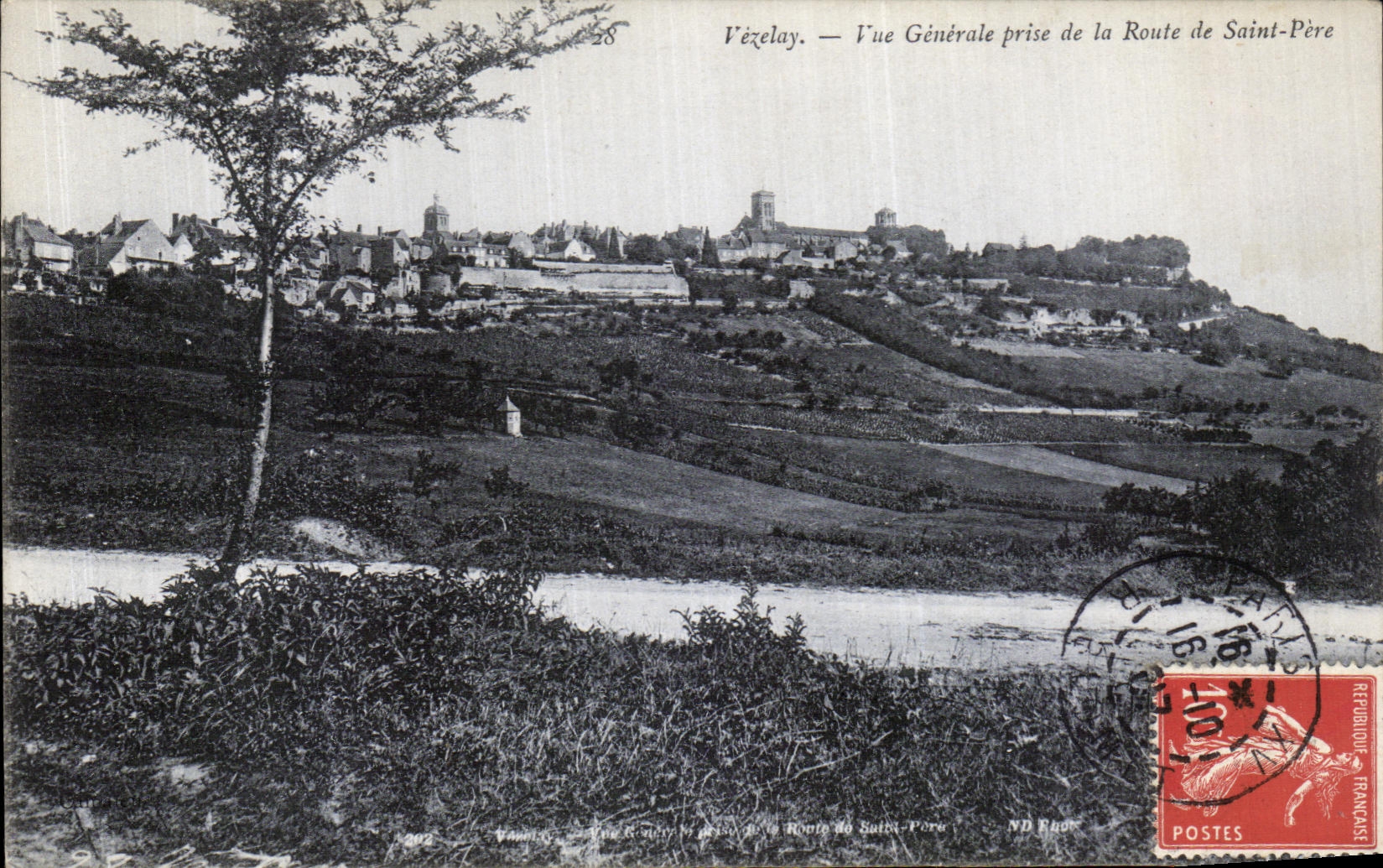 CPA VezelayVue Generale Prise de la Route de Saint Pere