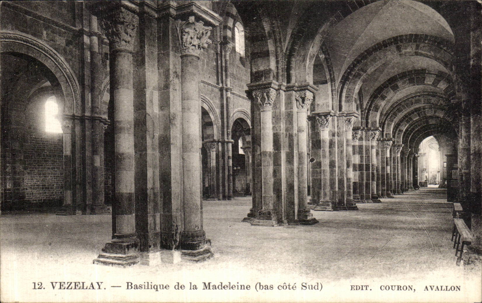 CPA Vezelay Basilique de la Madeleince 