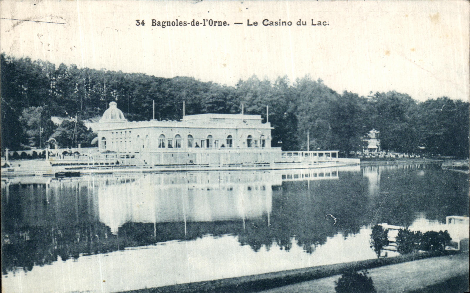 CPA Environs De Bagnoles De L Orne Le Casino du Lac