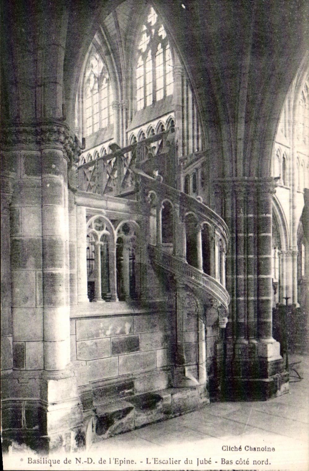 CPA Basilique de ND de l Epine l escalier du jube Bas cote nord