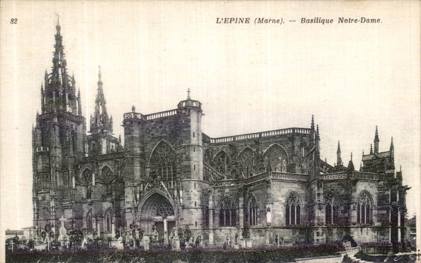 VINTAGE POSTCARD L Spine Notre Dame Basilica