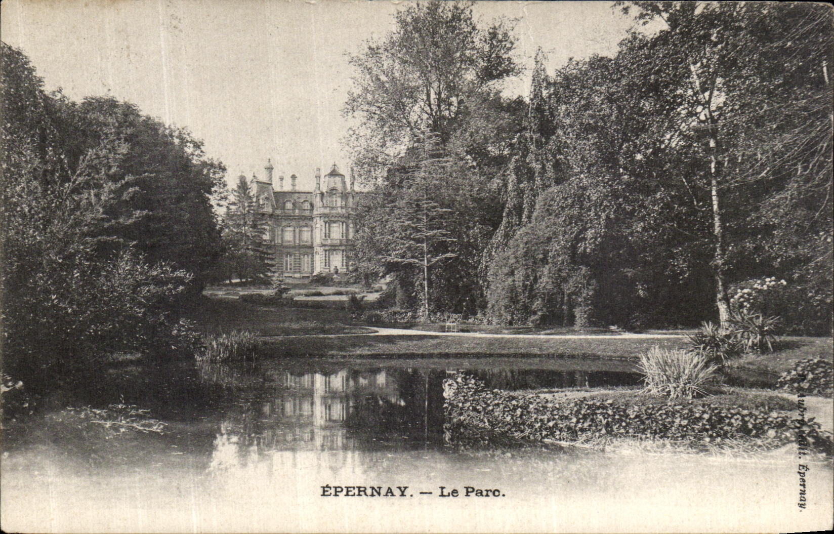 VINTAGE POSTCARD Epernay the Park
