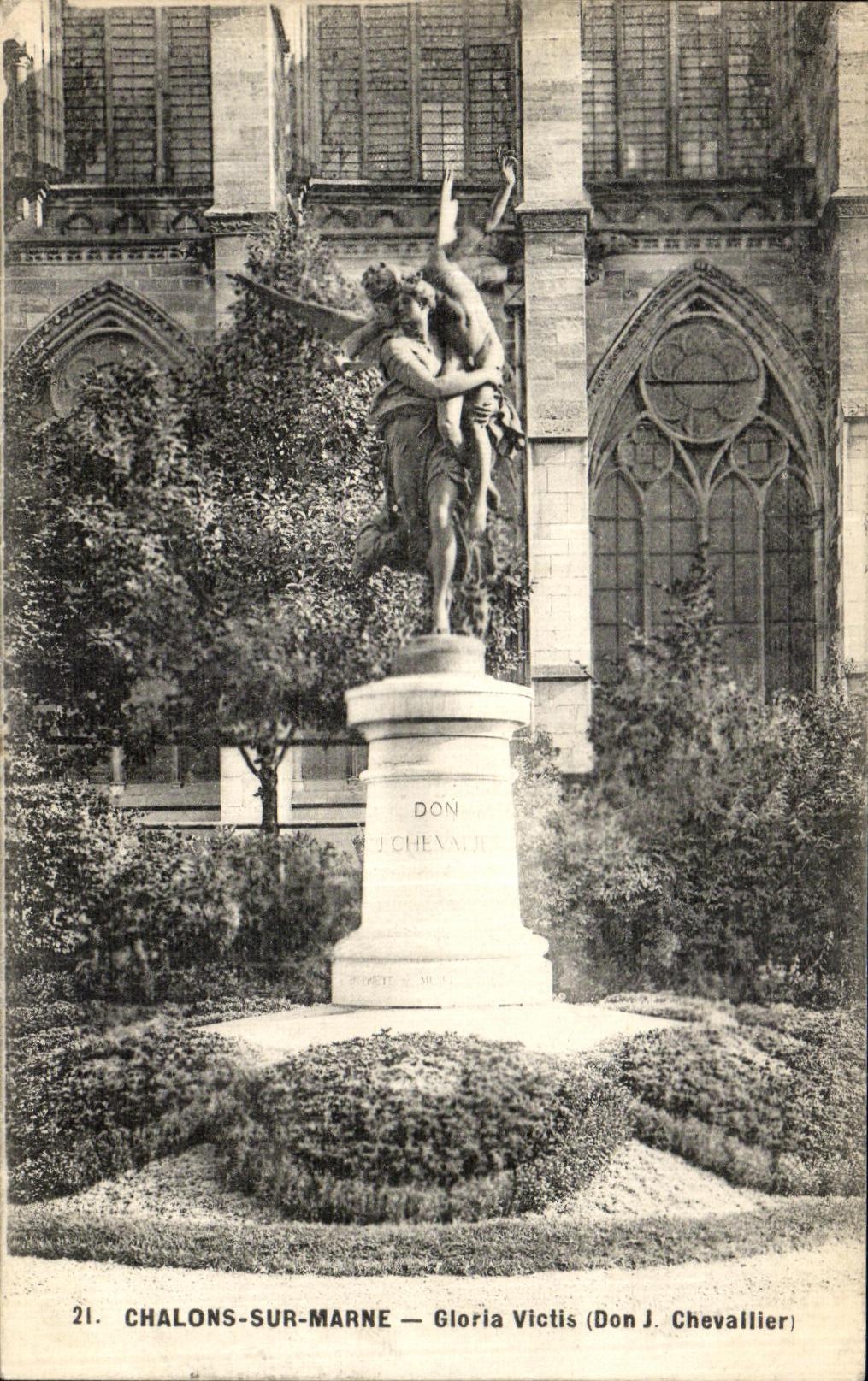 VINTAGE POSTCARD Trawl nets On the Marne Gloria Victis