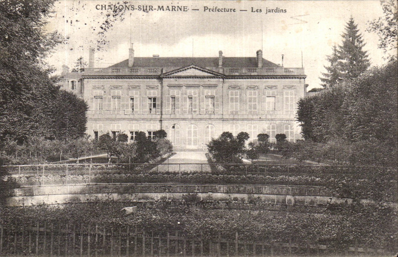 VINTAGE POSTCARD Trawl nets On the Marne Prefecture Gardens