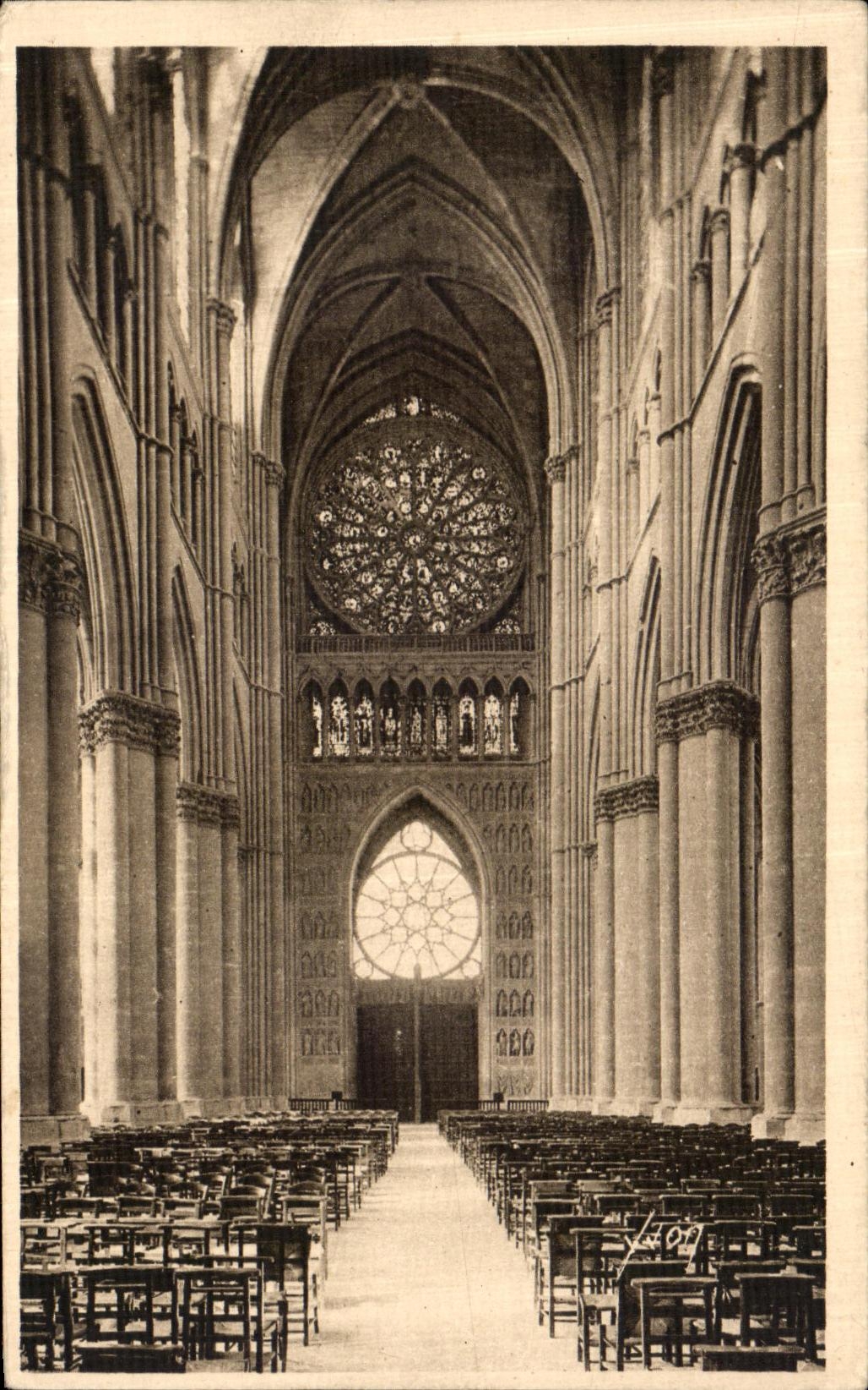 VINTAGE POSTCARD Rheims the Cathedral the Nave and the Rosette