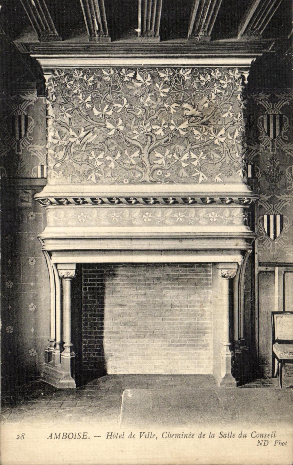 Chimenea del ayuntamiento de Amboise de la POSTAL de la VENDIMIA del cuarto del consejo