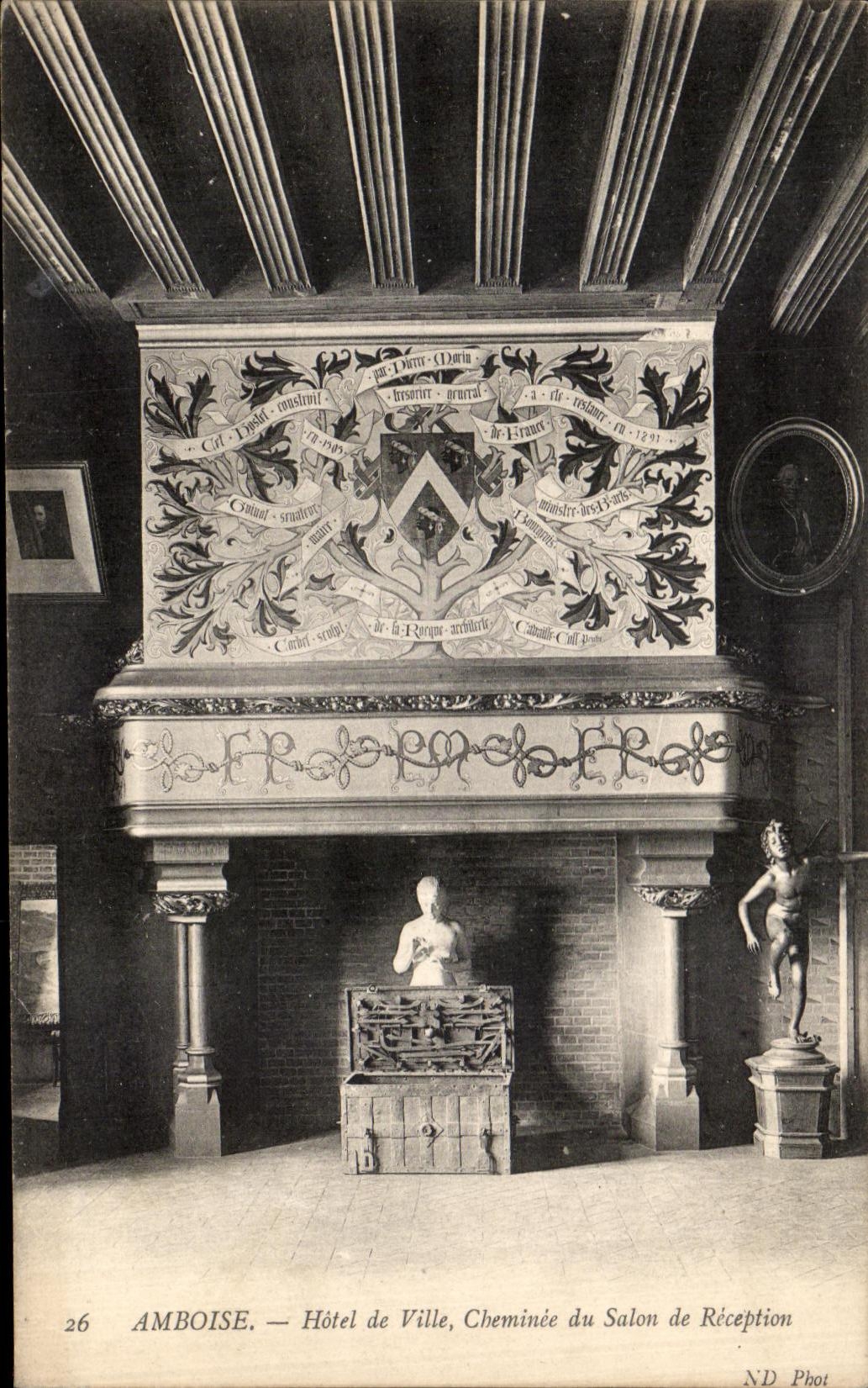 Chimenea del ayuntamiento de Amboise de la POSTAL de la VENDIMIA del cuarto de recepcion