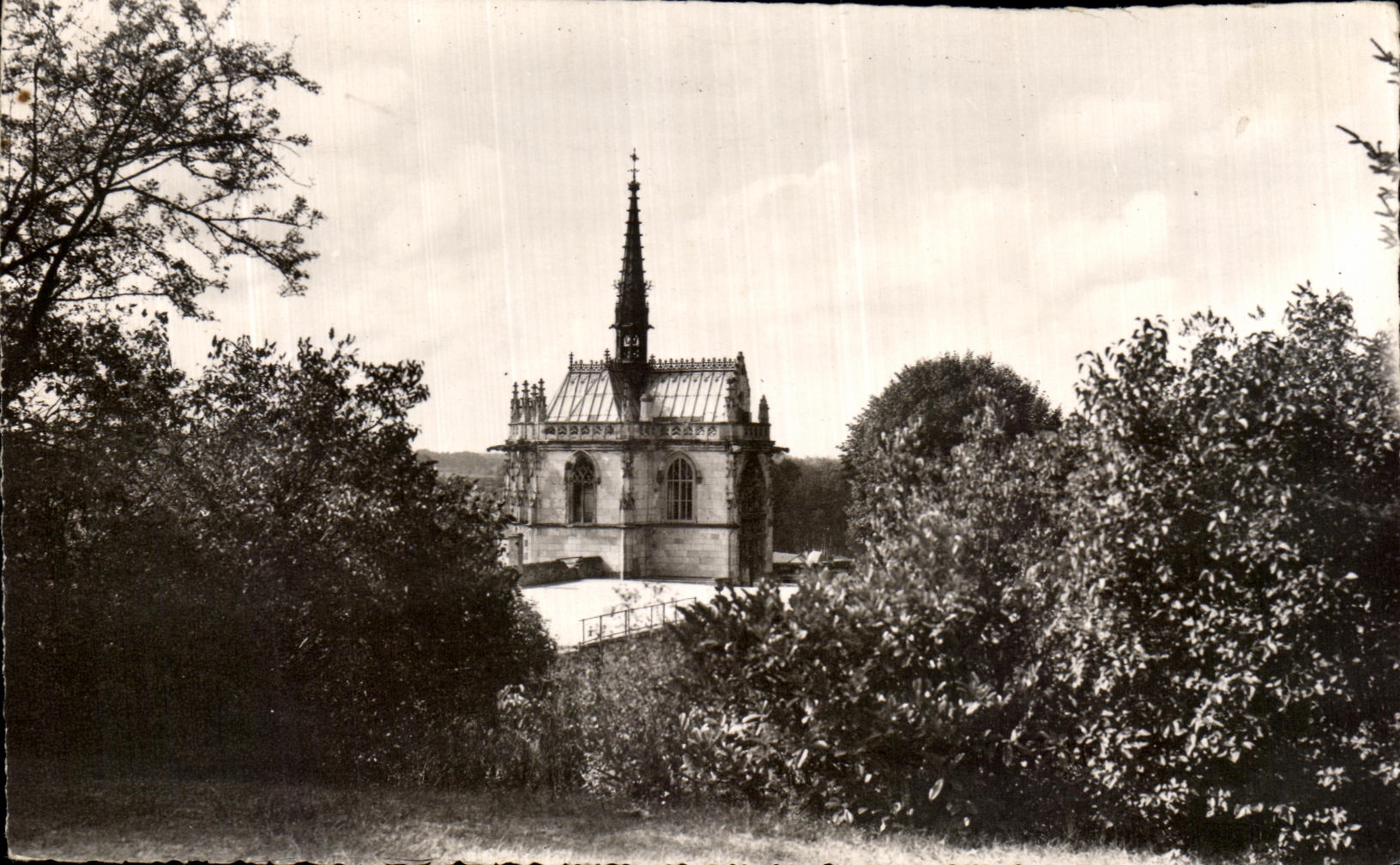 POSTAL Amboise La Chapelle Huberto santo de la VENDIMIA