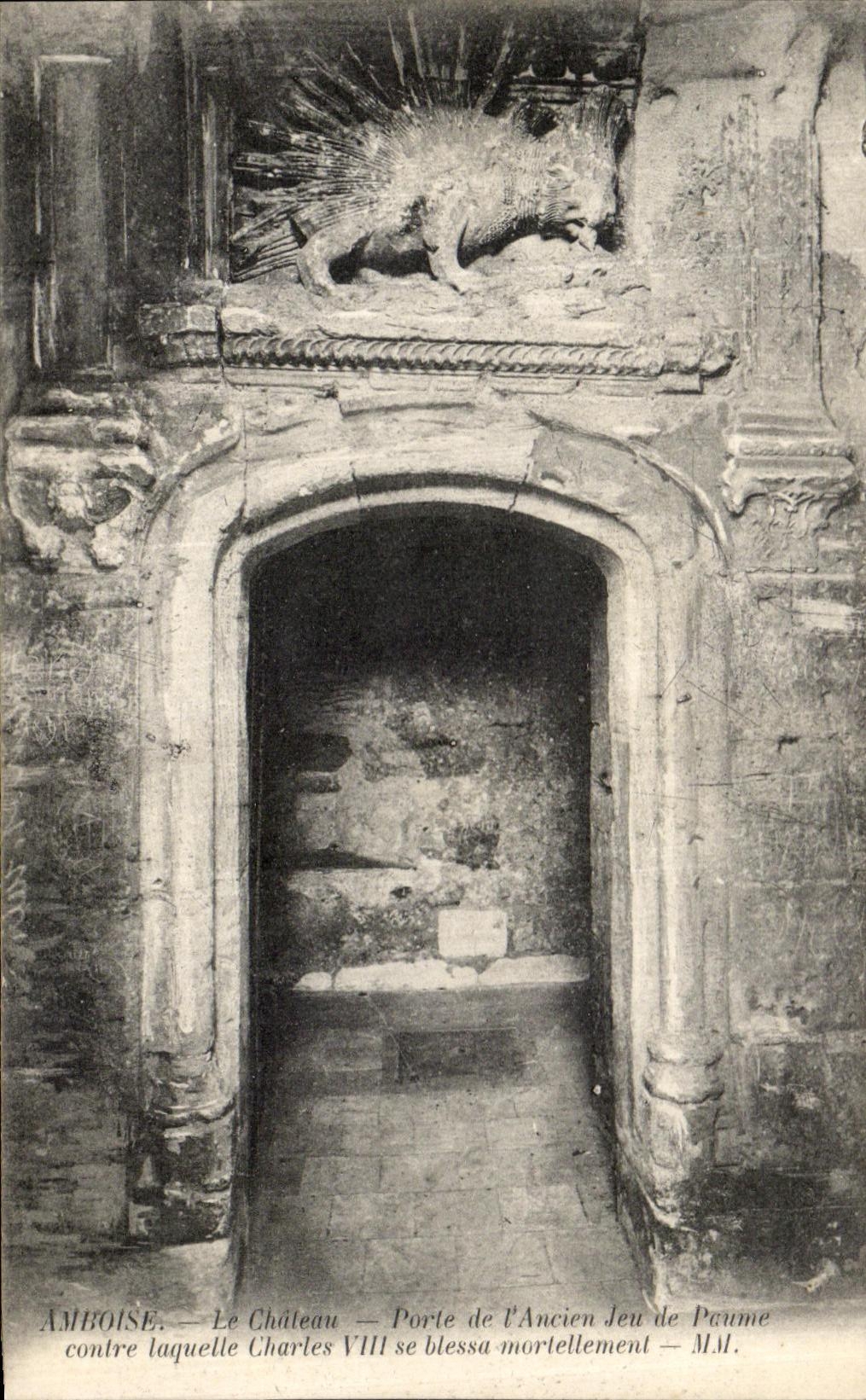 La POSTAL Amboise de la VENDIMIA el castillo lleva L Ancien Jeu de Paume contra que Charles VIII fue herido mortal