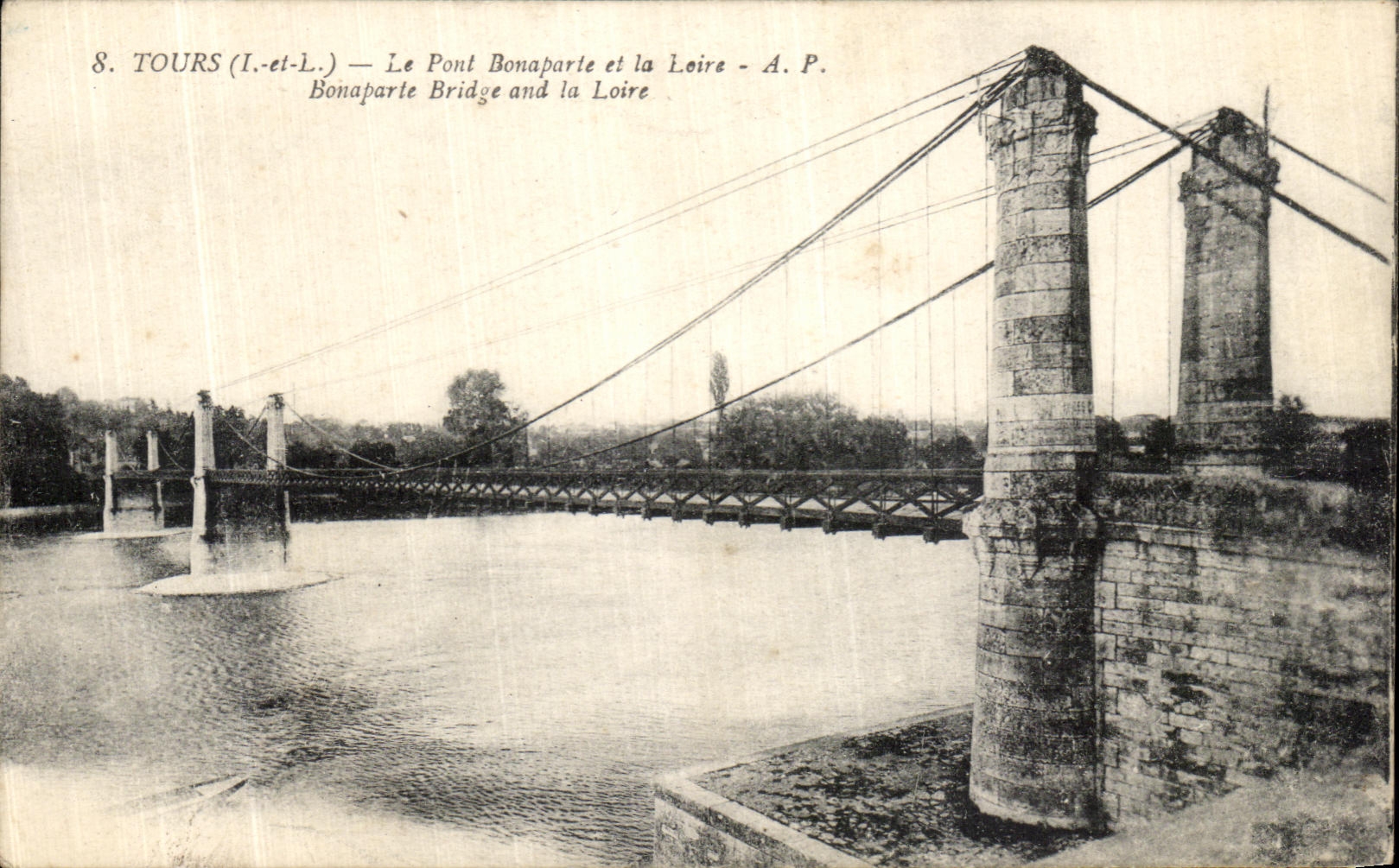 CPA Tours Le Pont Bonaparte et la Loire
