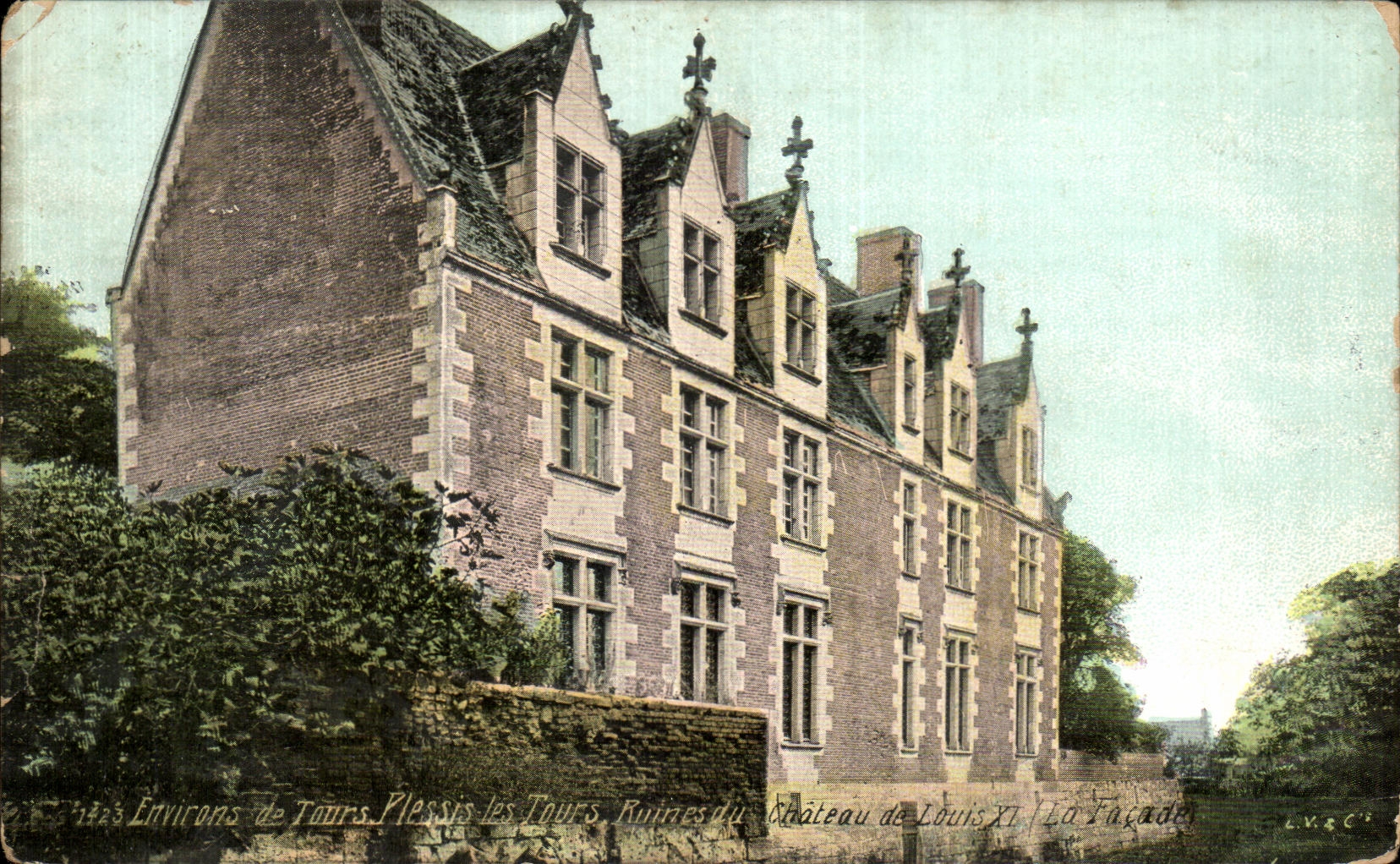 CPA Environs de Tours Plessis les Tours Ruines du chateau de Louis XI La facade