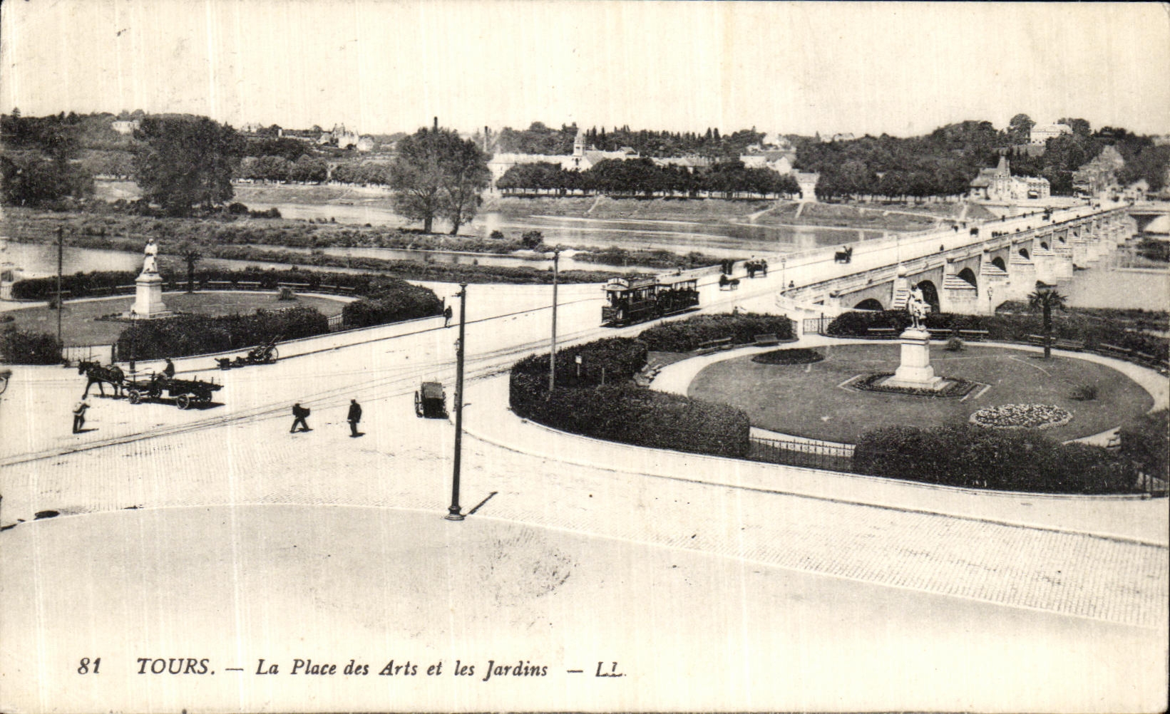 CPA Tours La Place des Arts et les Jardins