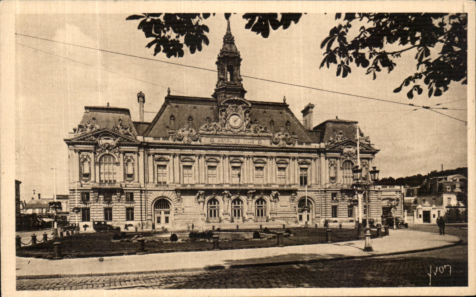 CPA Tours L Hotel de Vill