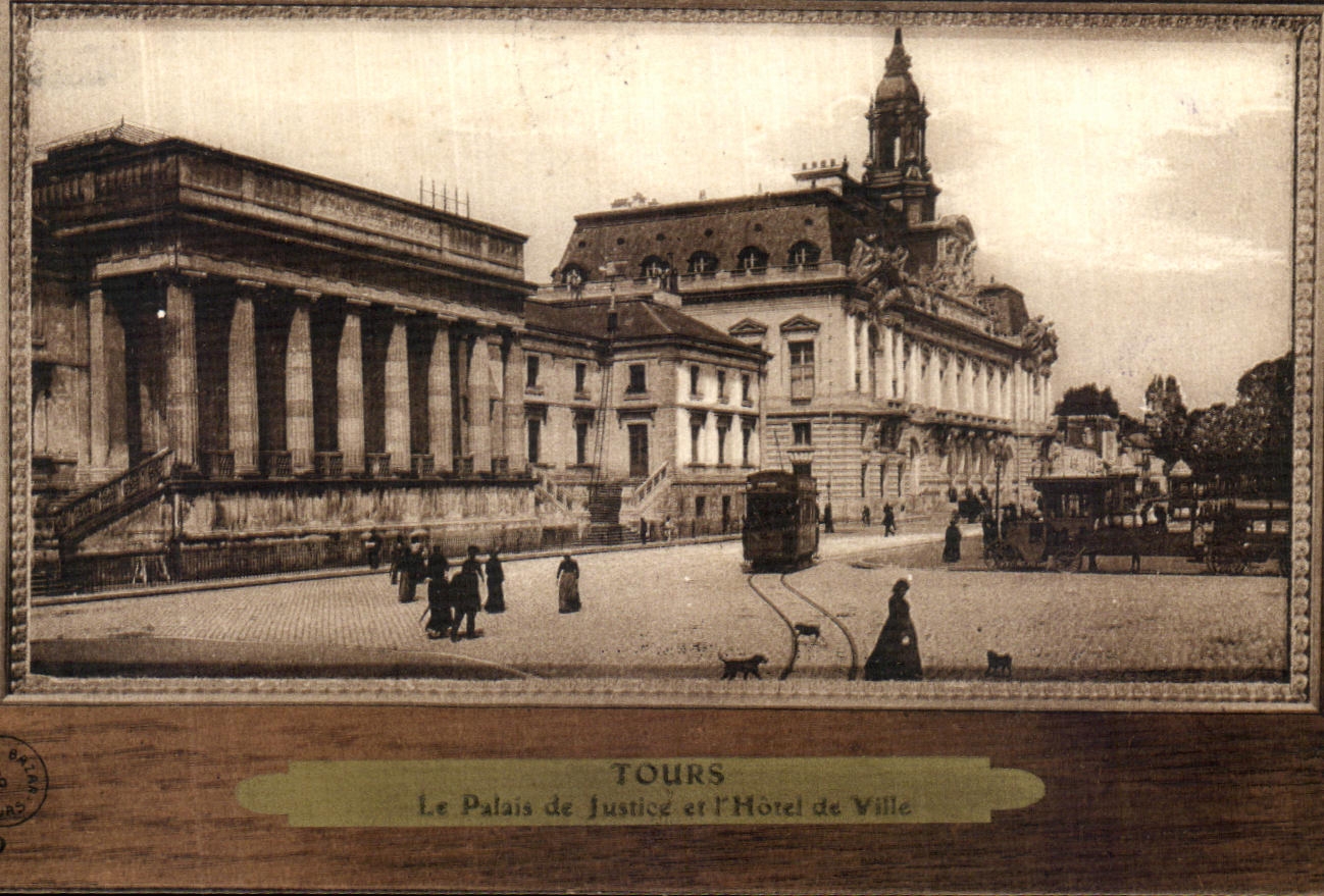 CPA Tours Le Palais de Justice et l Hotel de Ville