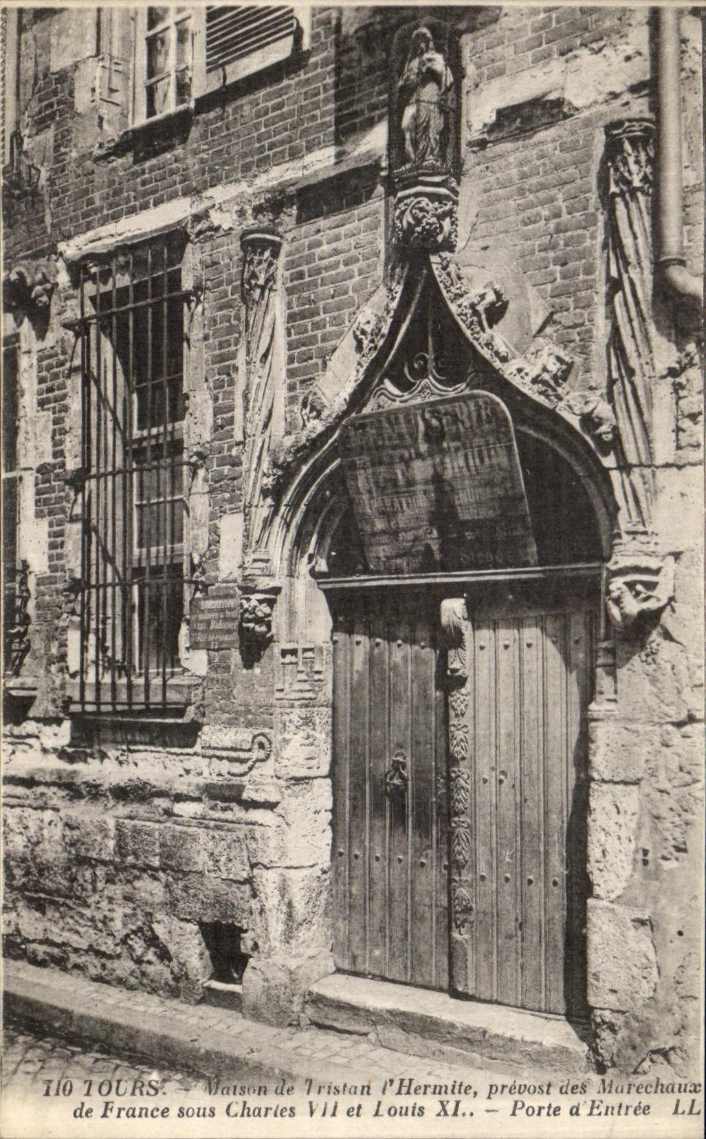 CPA Tours Maison de Tristan l Hermite prevost des Marechaux de France sous Charles VII et Louis XI Porte d entree