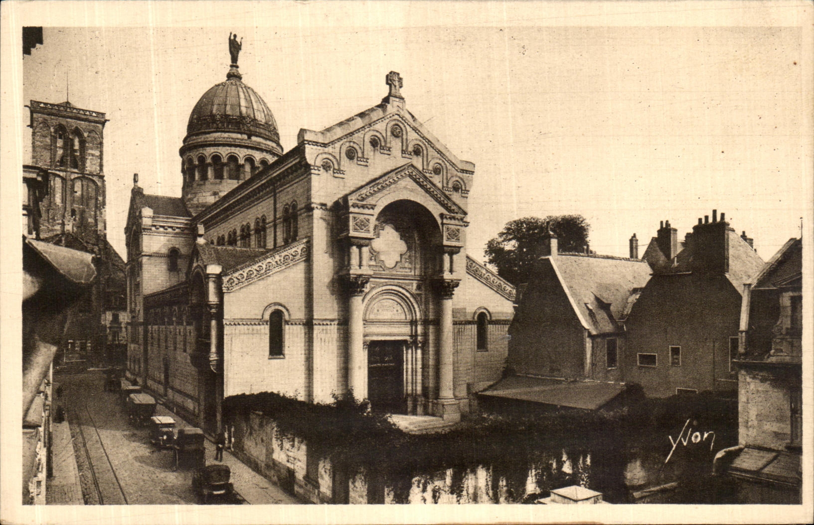CPA Tours La Basilique St Martin Et La Tour Charlemagne Dans le Found