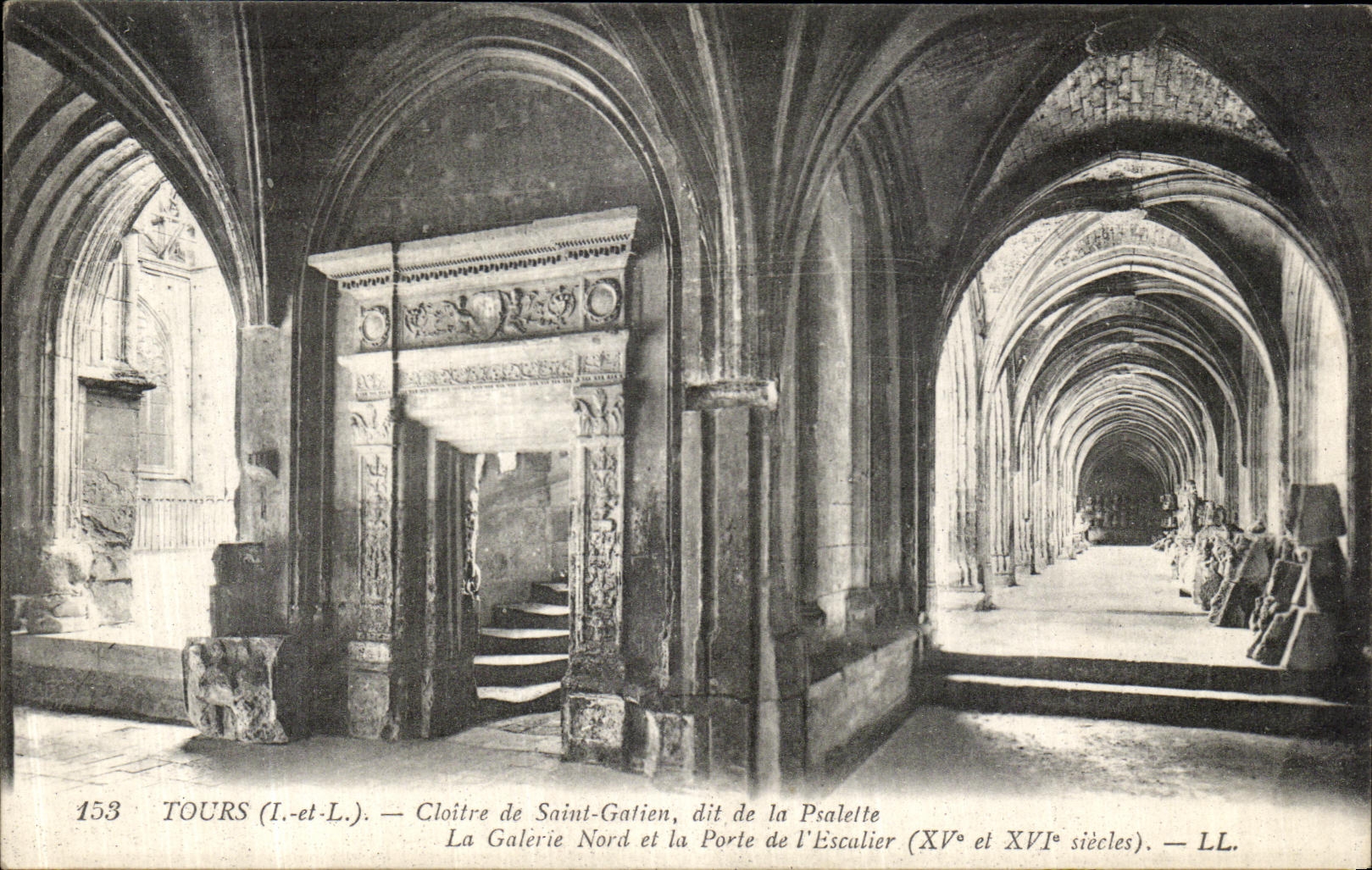 CPA Tours Cloitre de Saint Gatien dit de la Psalette La galerie Nord et la porte de l escalier