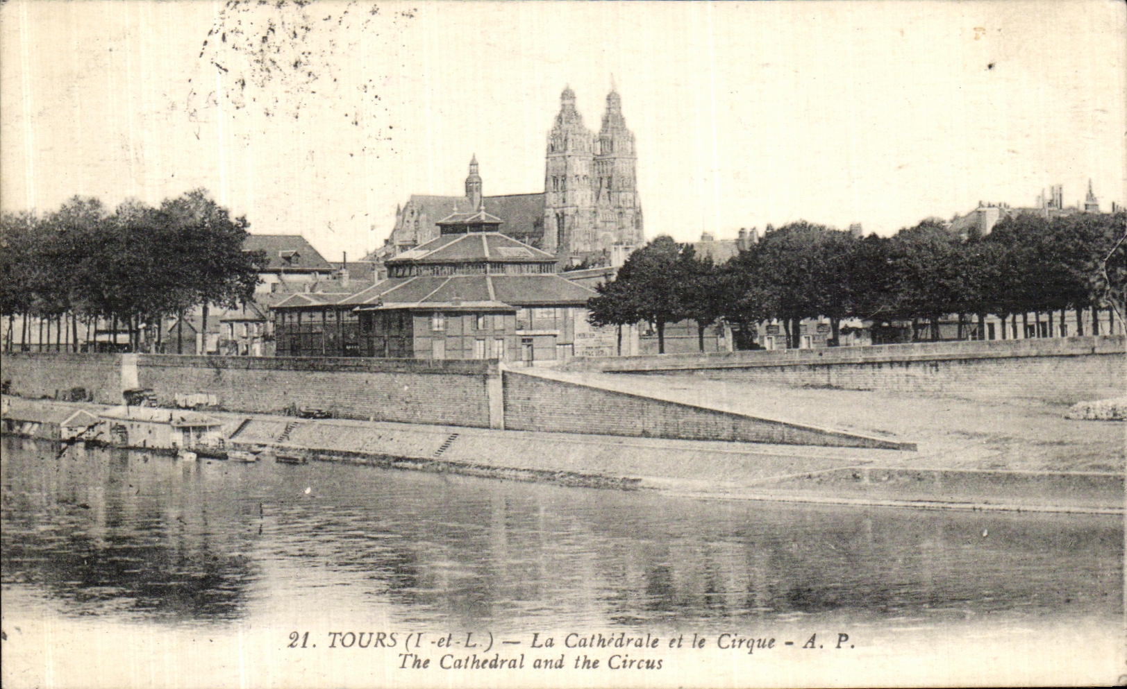 CPA Tours La Cathedrale et le Cirque 