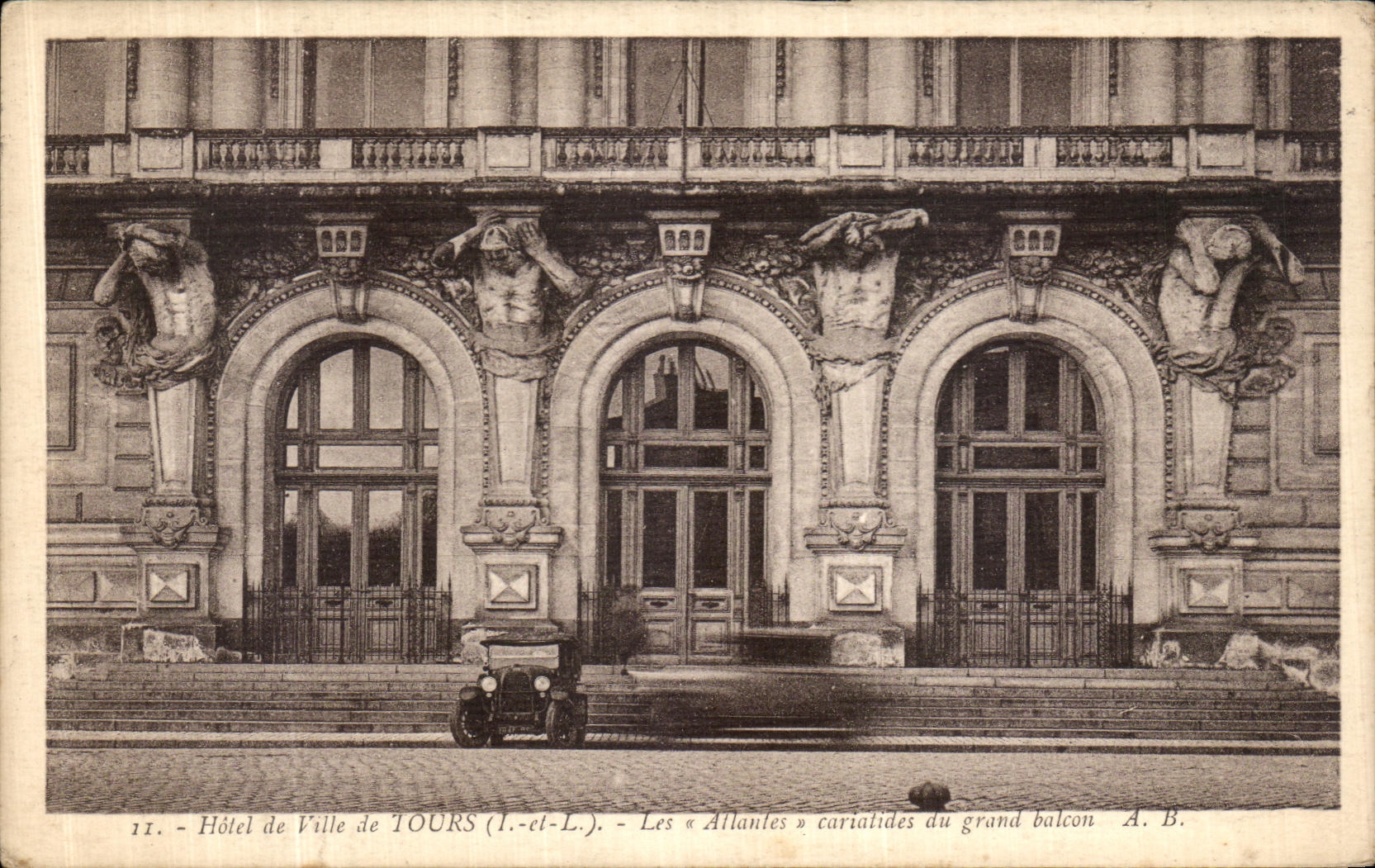 CPA Tours Hotel de ville Les Atlandes Cariatides du Grand Baleon 