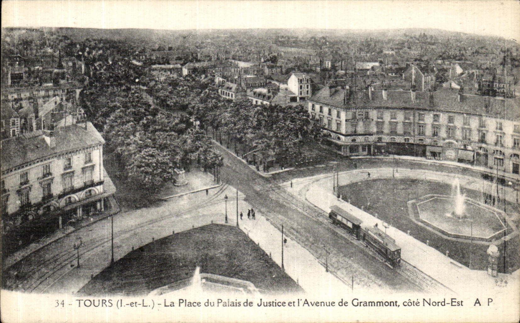 CPA Tours La Place du Palais de Justice l Avenue de Grammont Cote Nord Est