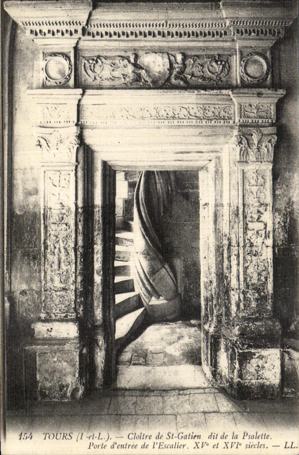 CPA Tours Cloitre de St Gatien dit de la Psalette Porte d entree de l escalier