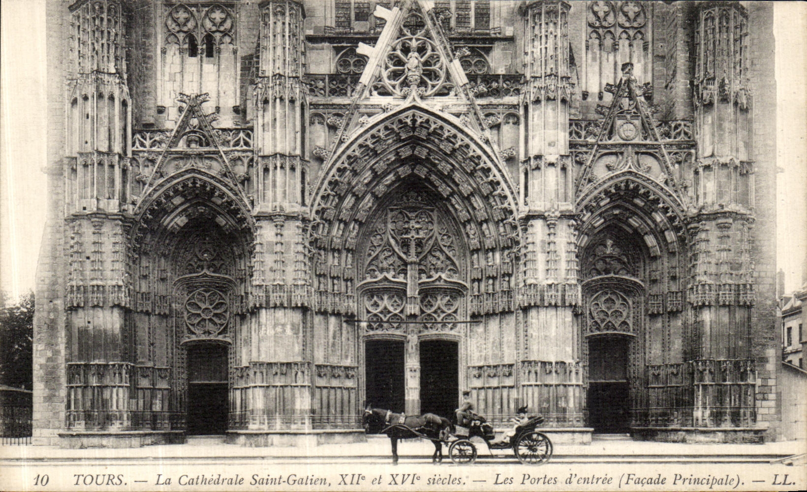 CPA Tours La Cathedrale Saint Gatien Les portes d Entree Facade principale